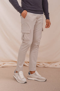HOSE SLIM CARGO MIT BUNDFALTEN
