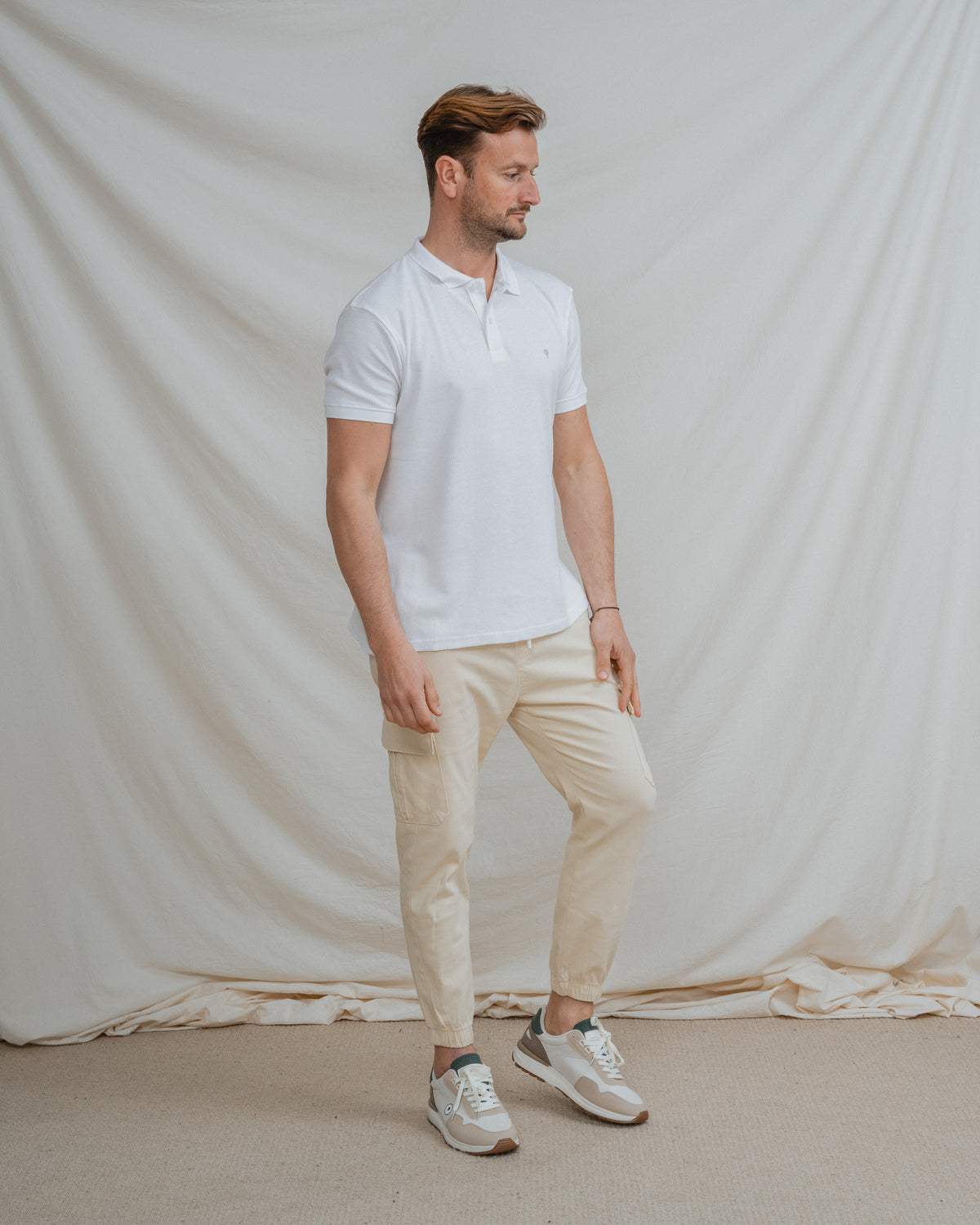 CALÇAS CHINO CARGO COM ELÁSTICO BEIGE