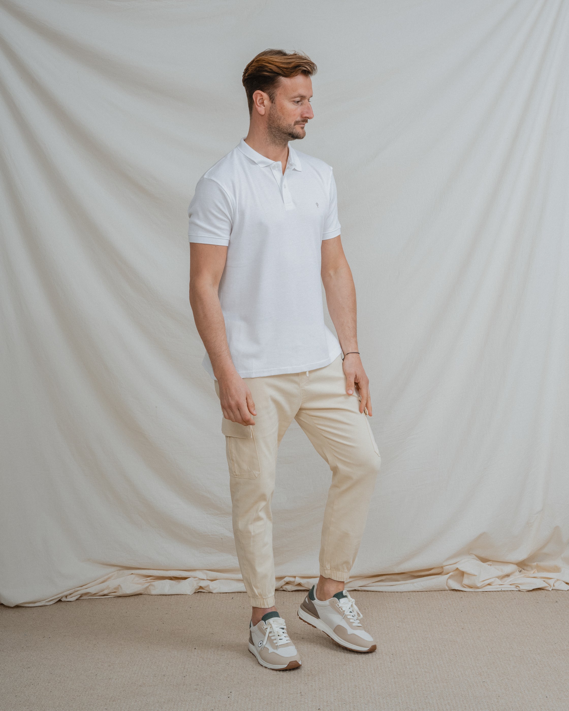 PANTALÓN CHINO CARGO CON GOMA BEIGE