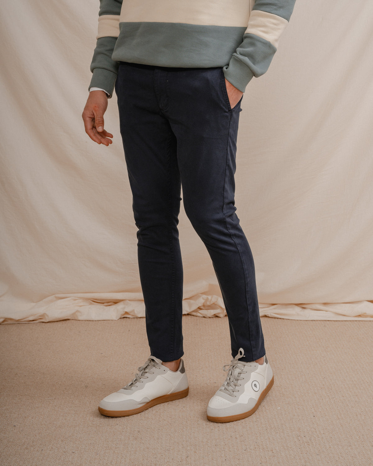 CALÇAS CHINO SKINNY AZUL-MARINHO