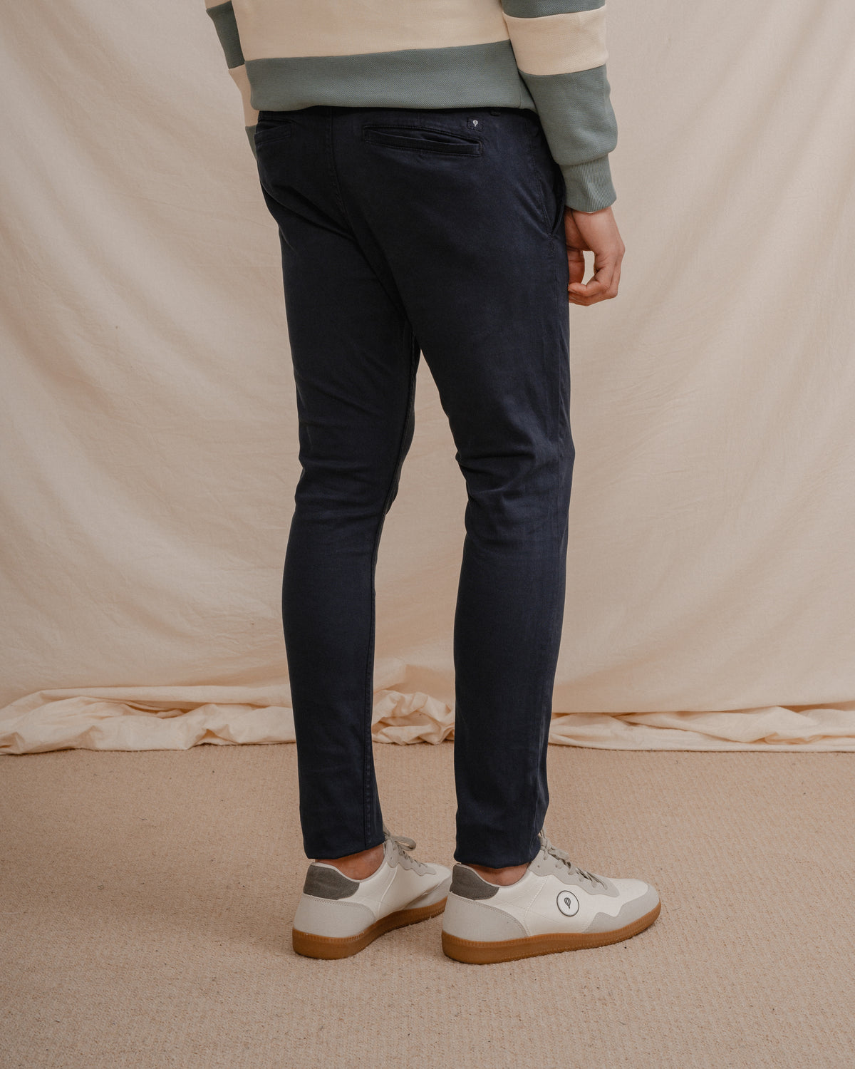 CALÇAS CHINO SKINNY AZUL-MARINHO