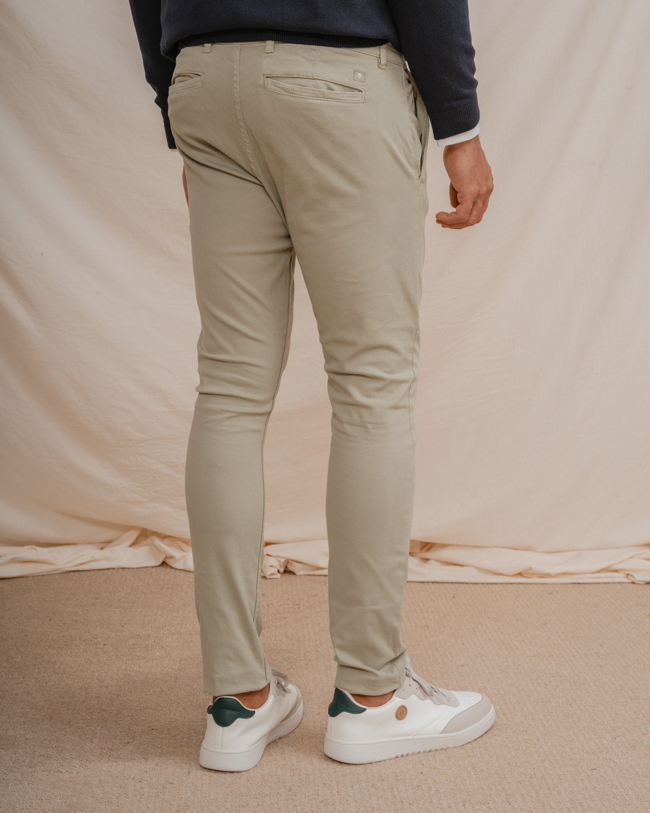 PANTALÓN CHINO SKINNY VERDE