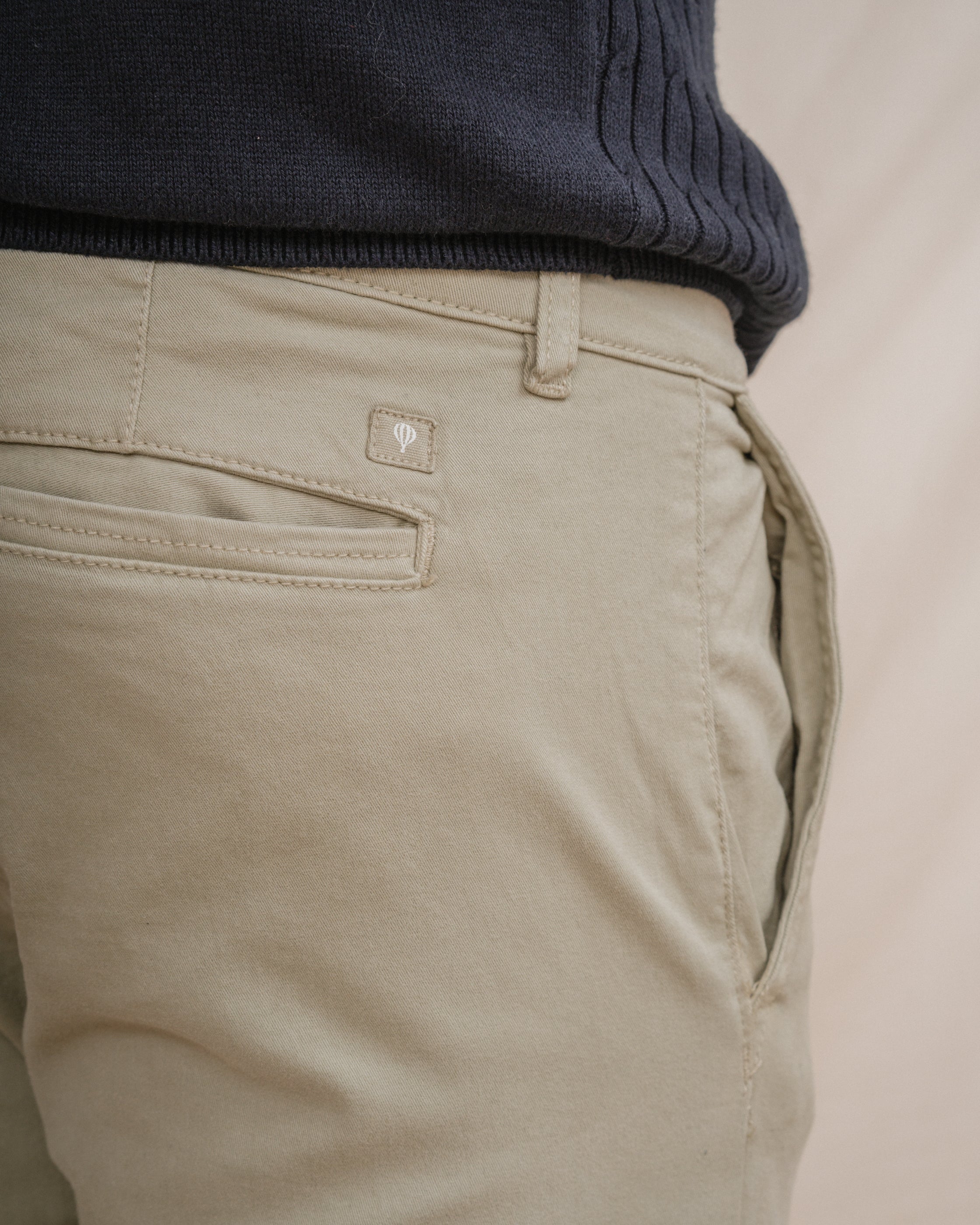 PANTALÓN CHINO SKINNY VERDE