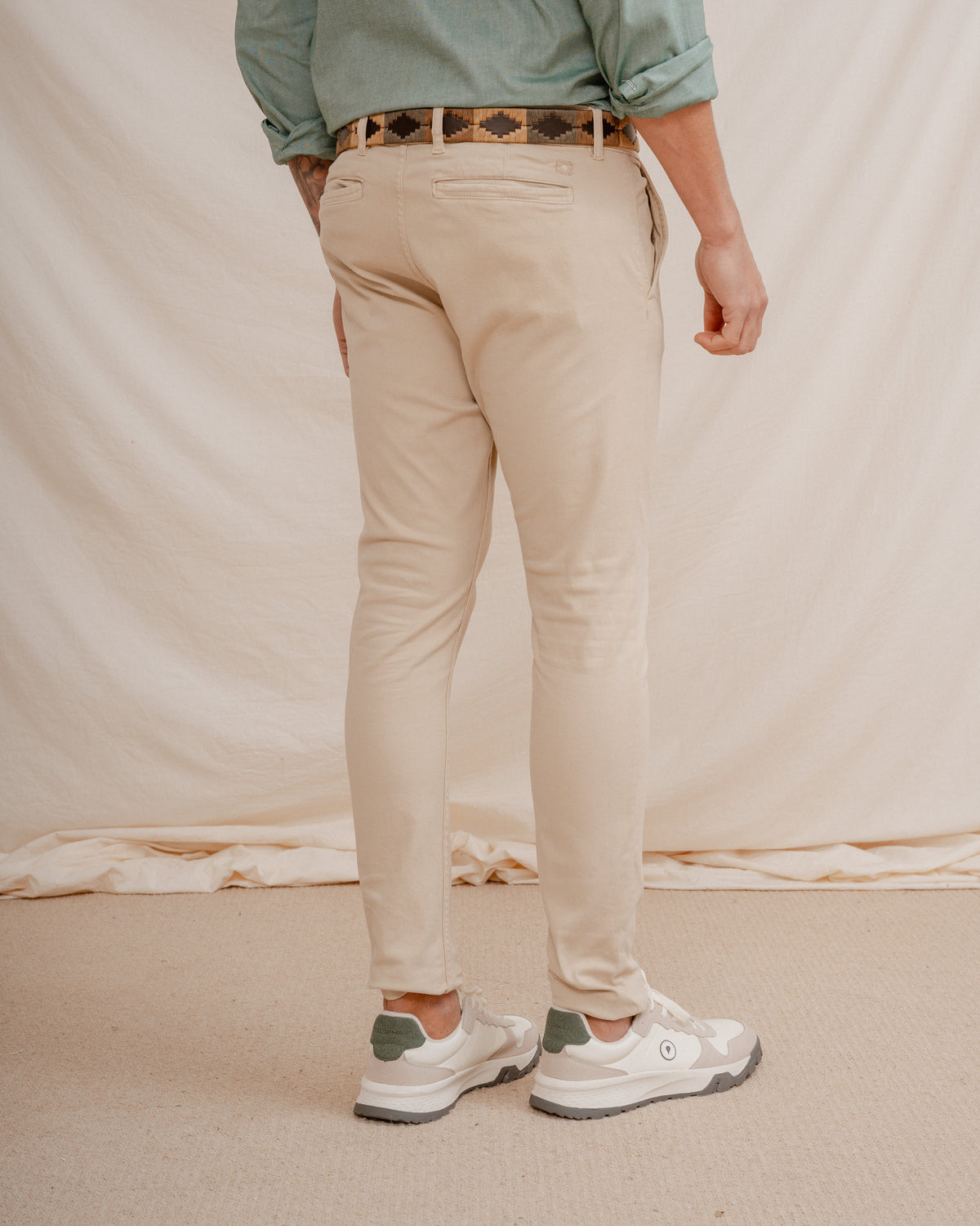 CALÇAS CHINO SKINNY CAMELO