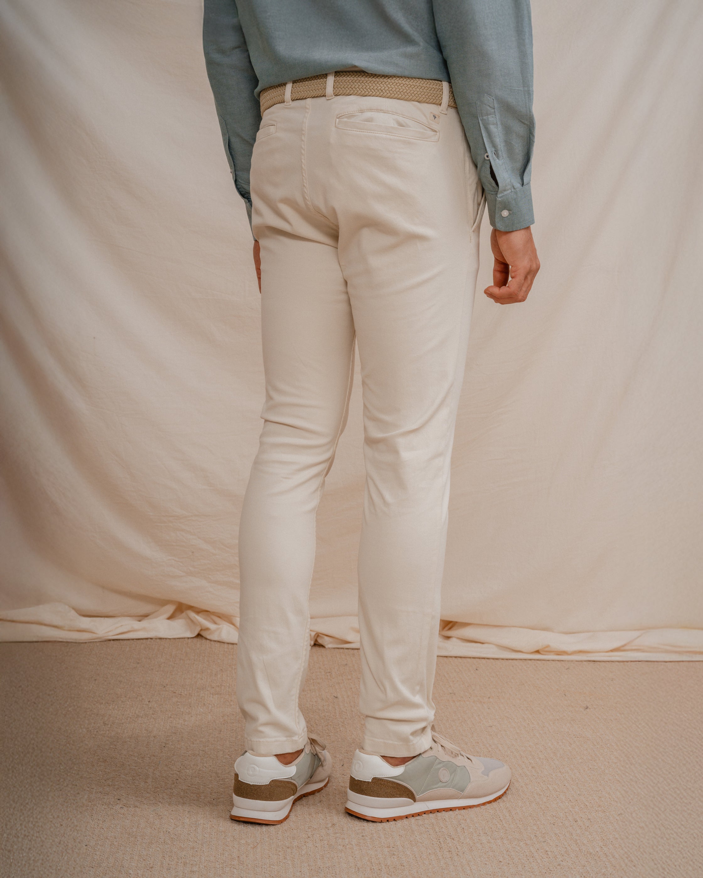 CHINO BÁSICO SLIM BEIGE CLARO