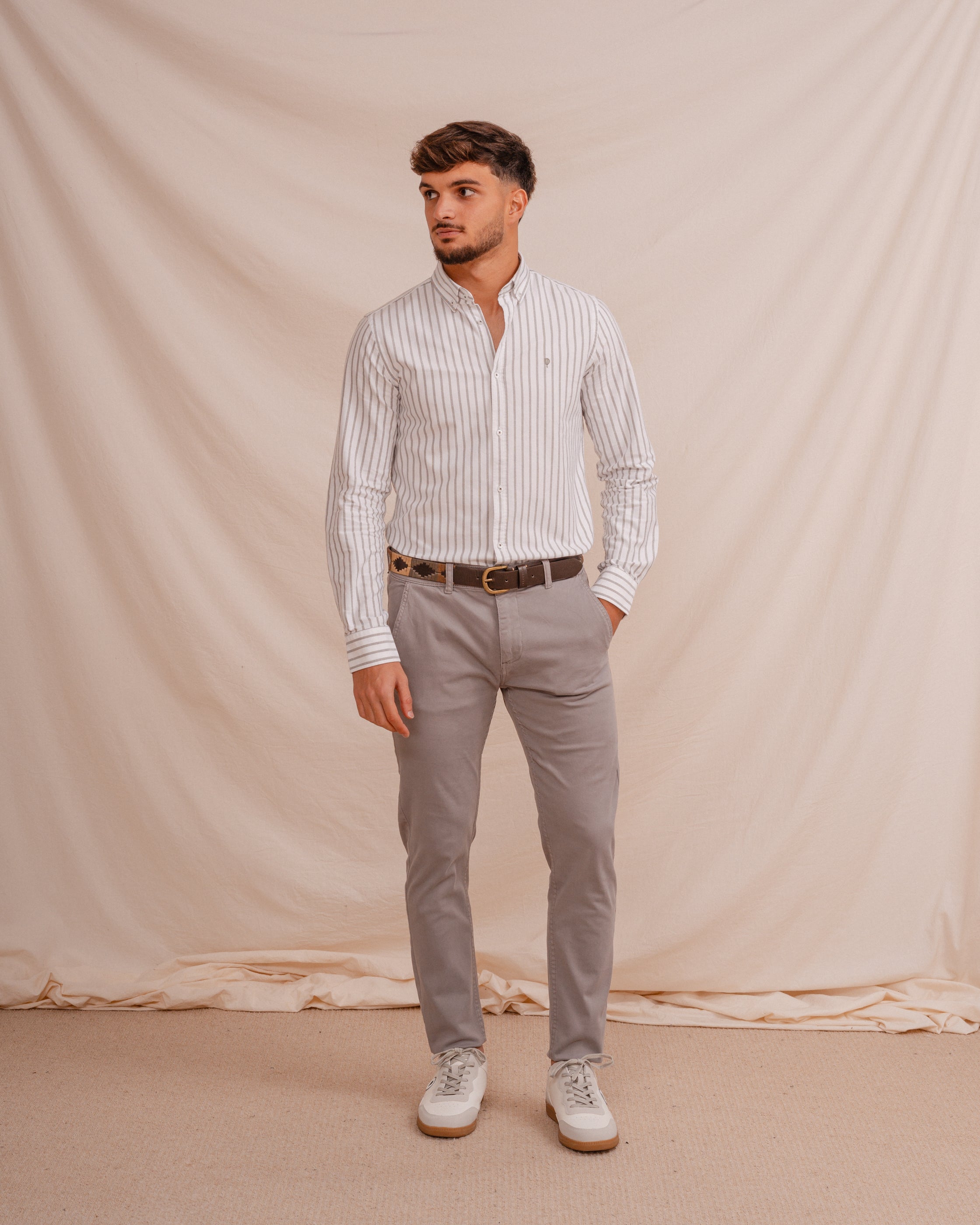 CHINO BÁSICO SLIM GRIS