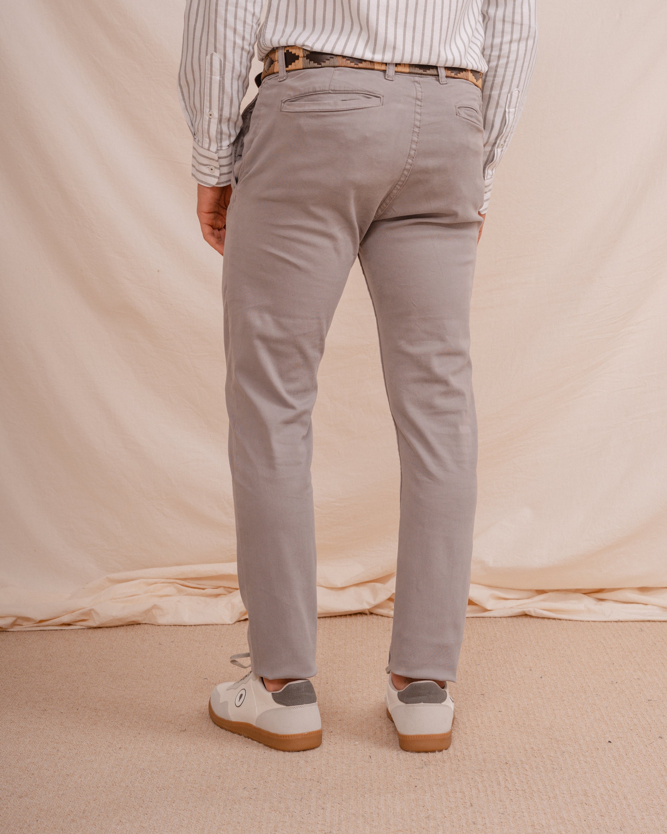 CHINO BÁSICO SLIM GRIS