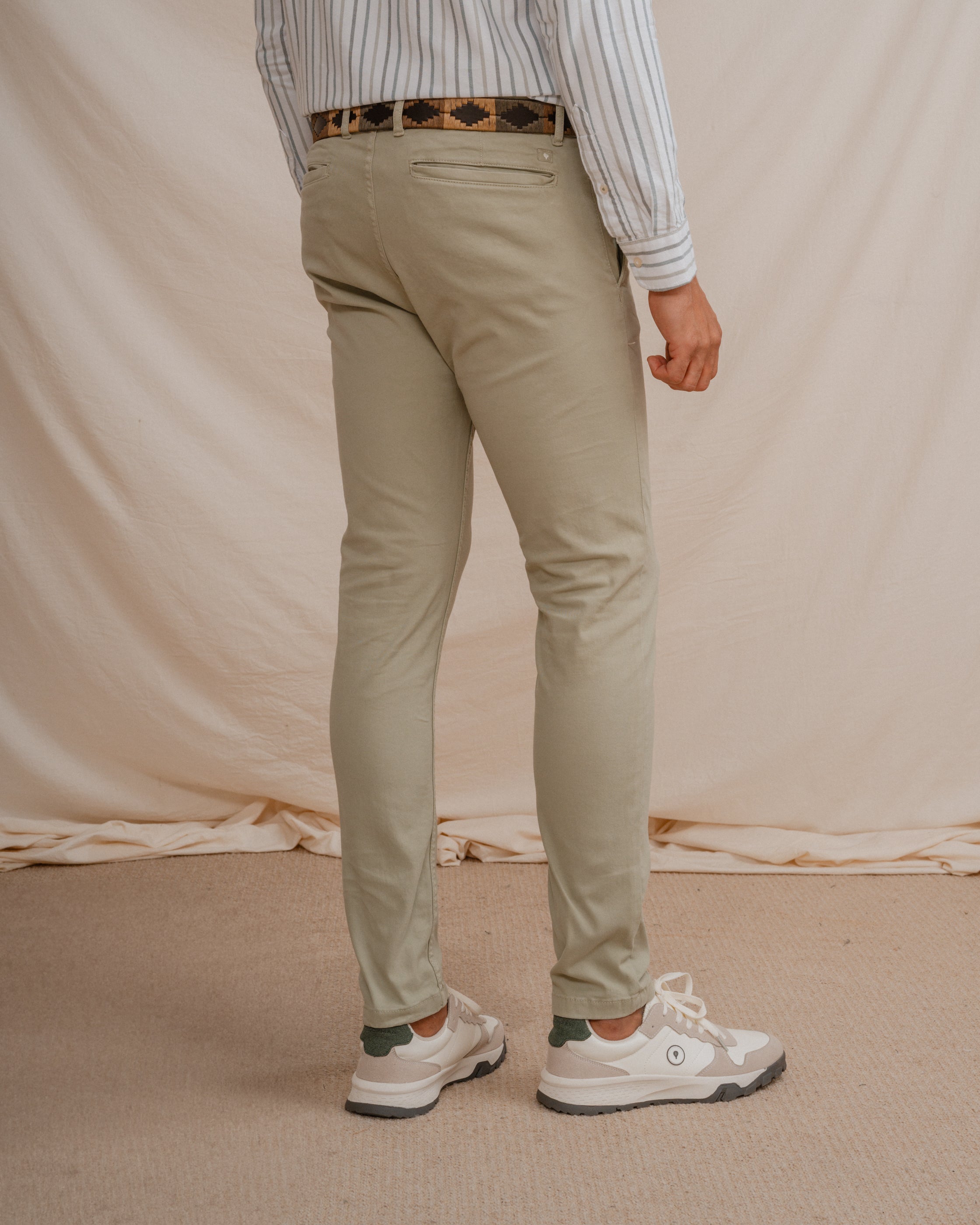 CHINO BÁSICO SLIM VERDE