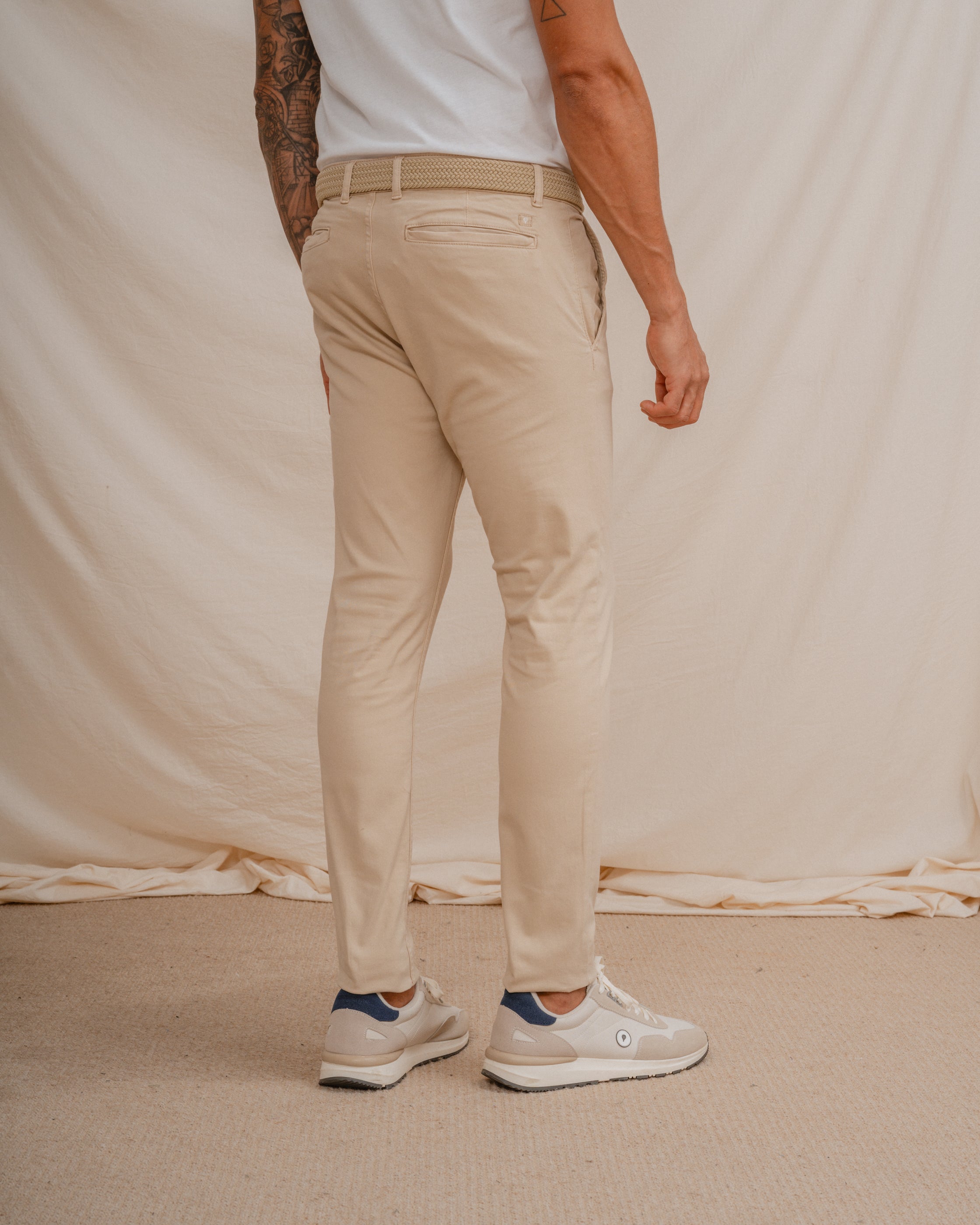 CHINO BÁSICO SLIM CAMEL