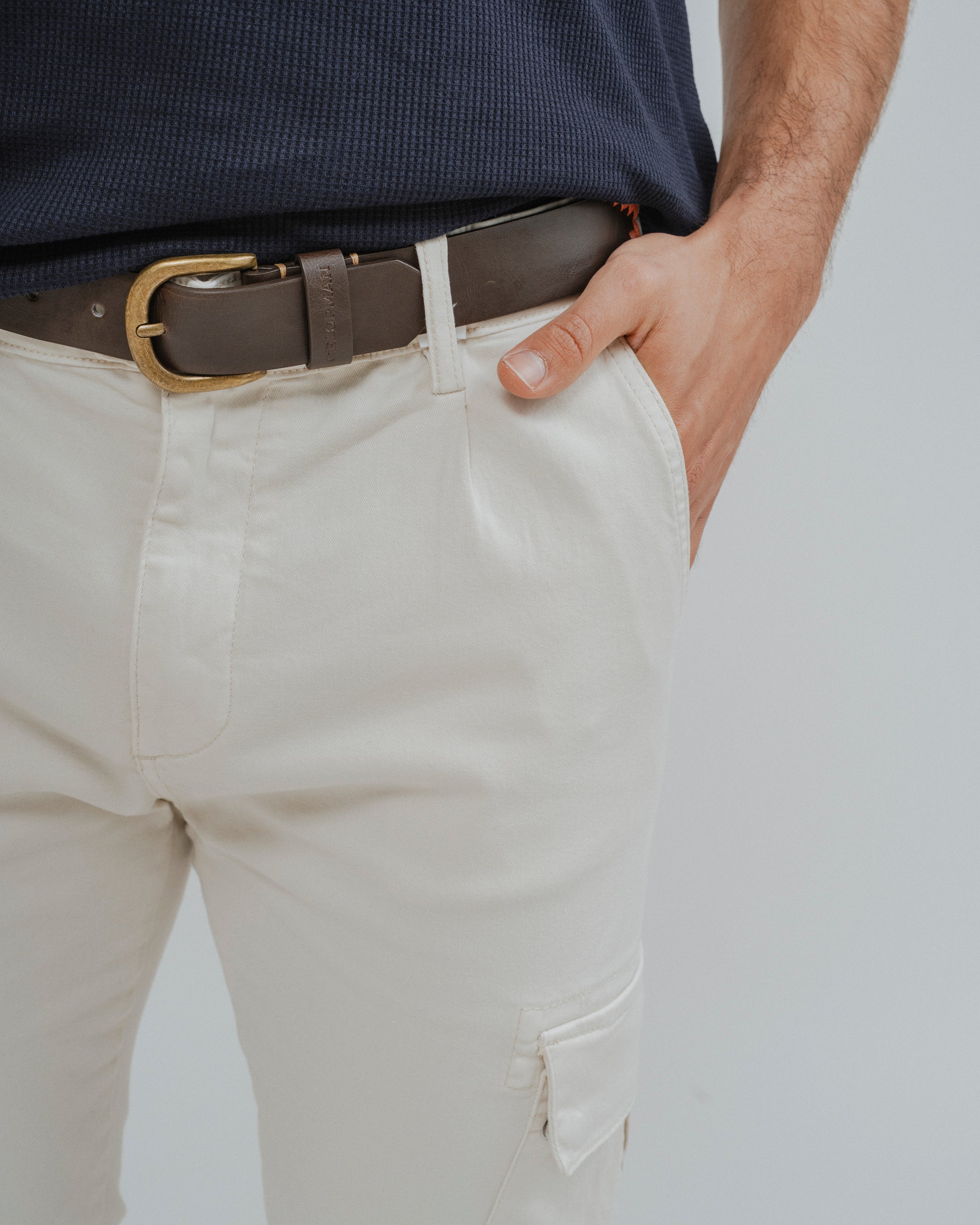 PANTALÓN SLIM CARGO CON PINZAS BEIGE