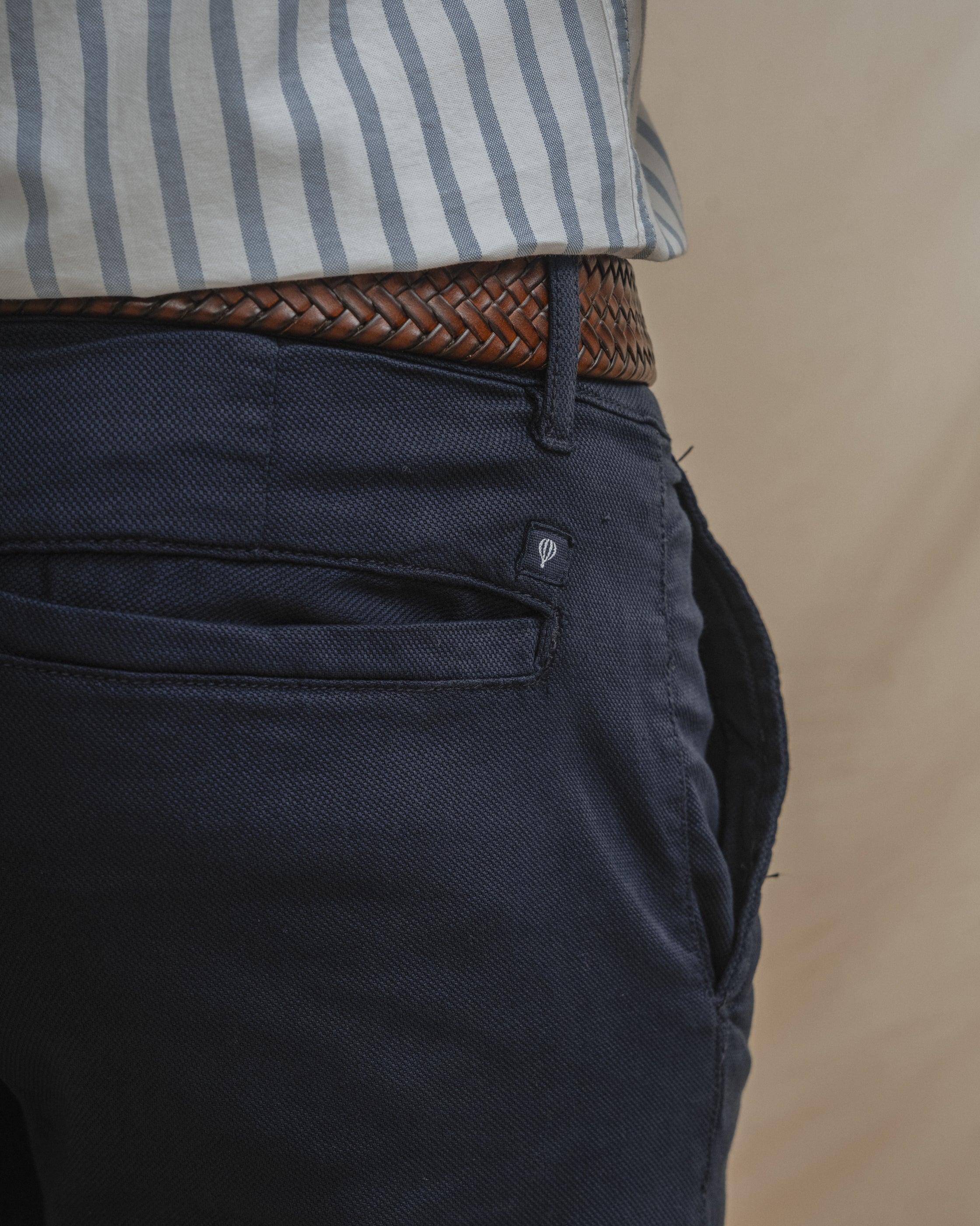 CHINO SLIM PIQUÉ AZUL