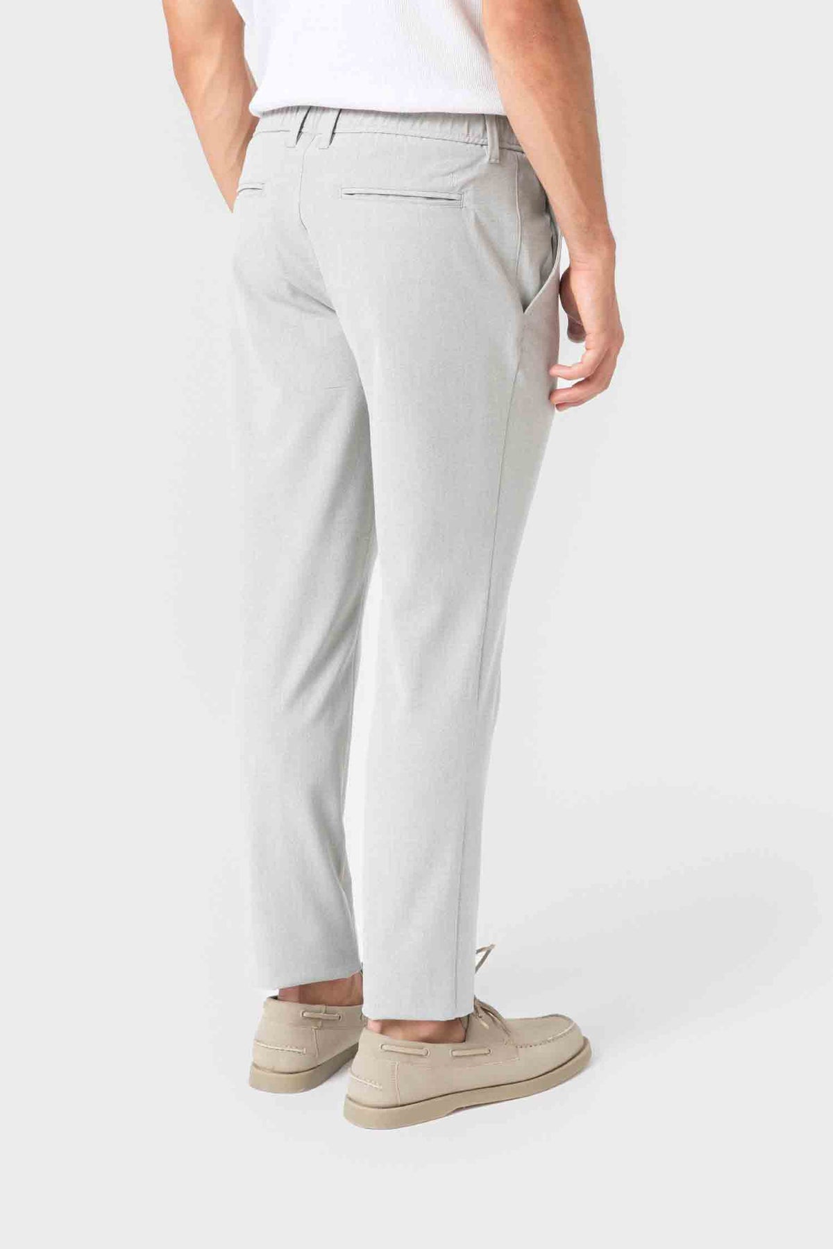 PANTALÓN CASUAL GOMA VESTIR GRÍS