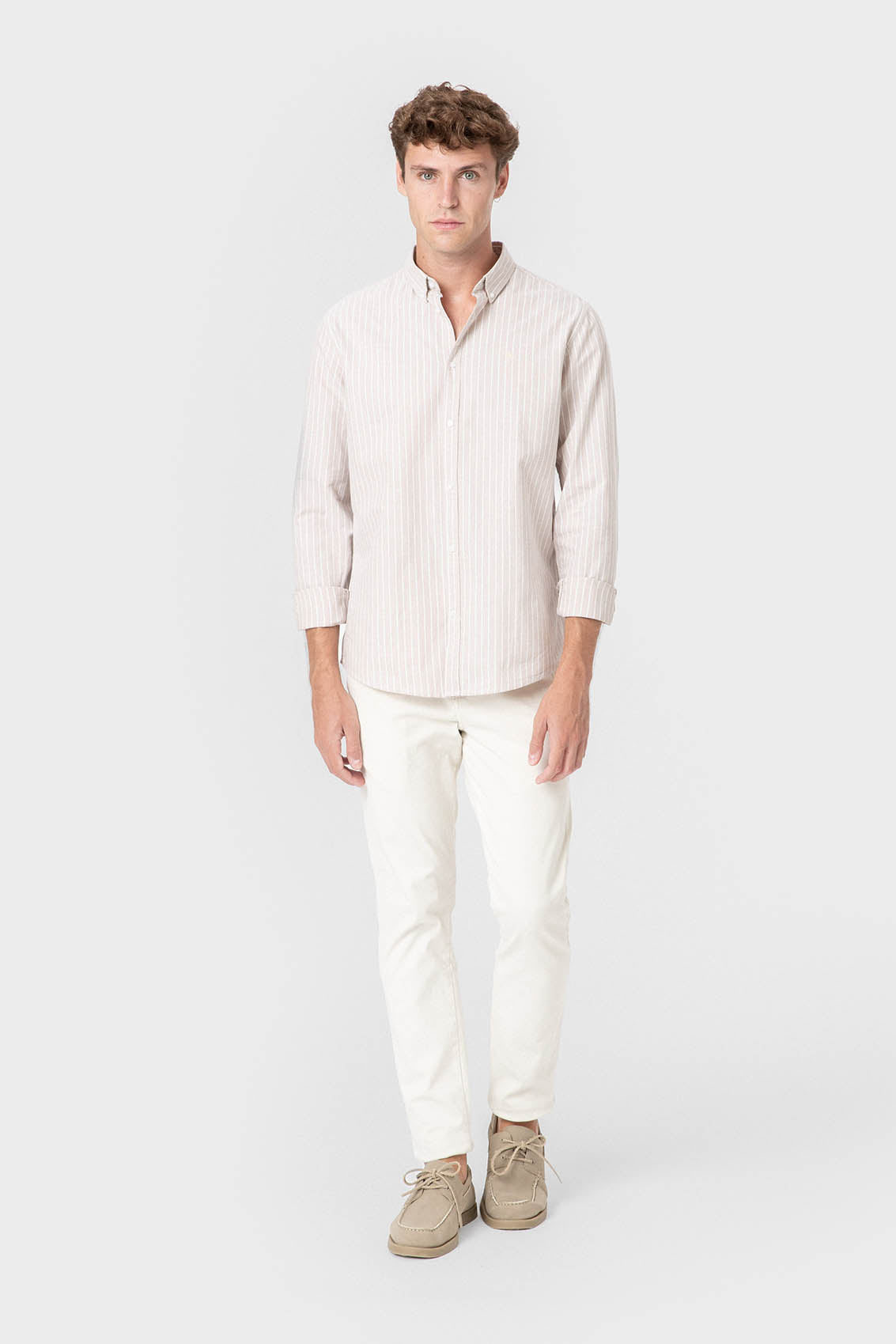 PANTALÓN CHINO PINZAS BEIGE