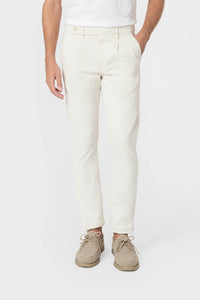 PANTALÓN CHINO PINZAS BEIGE
