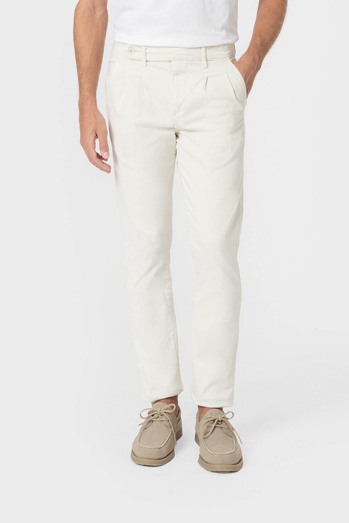 PANTALÓN CHINO PINZAS BEIGE