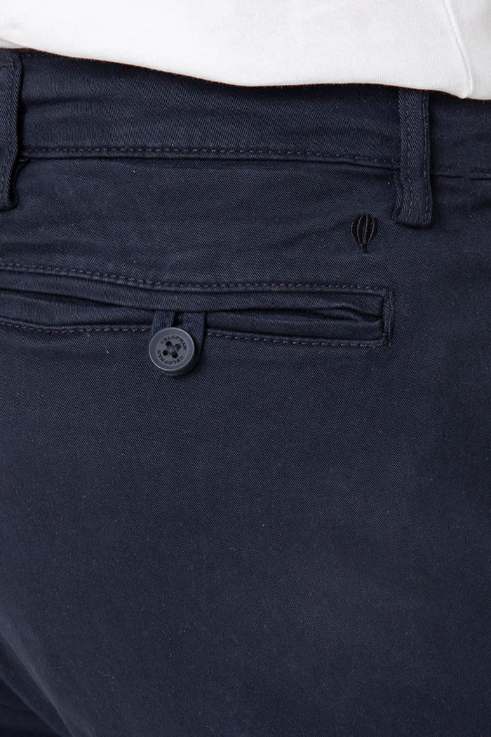 PANTALÓN CHINO PINZAS MARINO