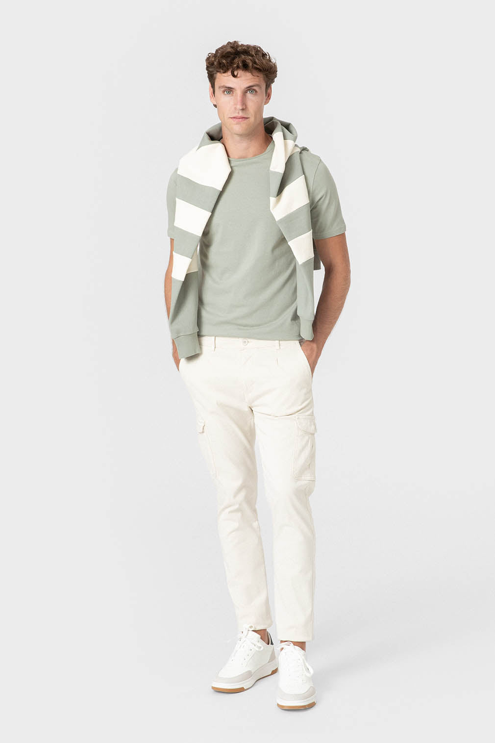 PANTALÓN CHINO SLIM PINZAS CARGO