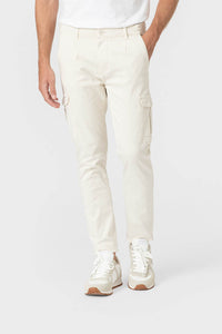 PANTALÓN CHINO SLIM PINZAS CARGO