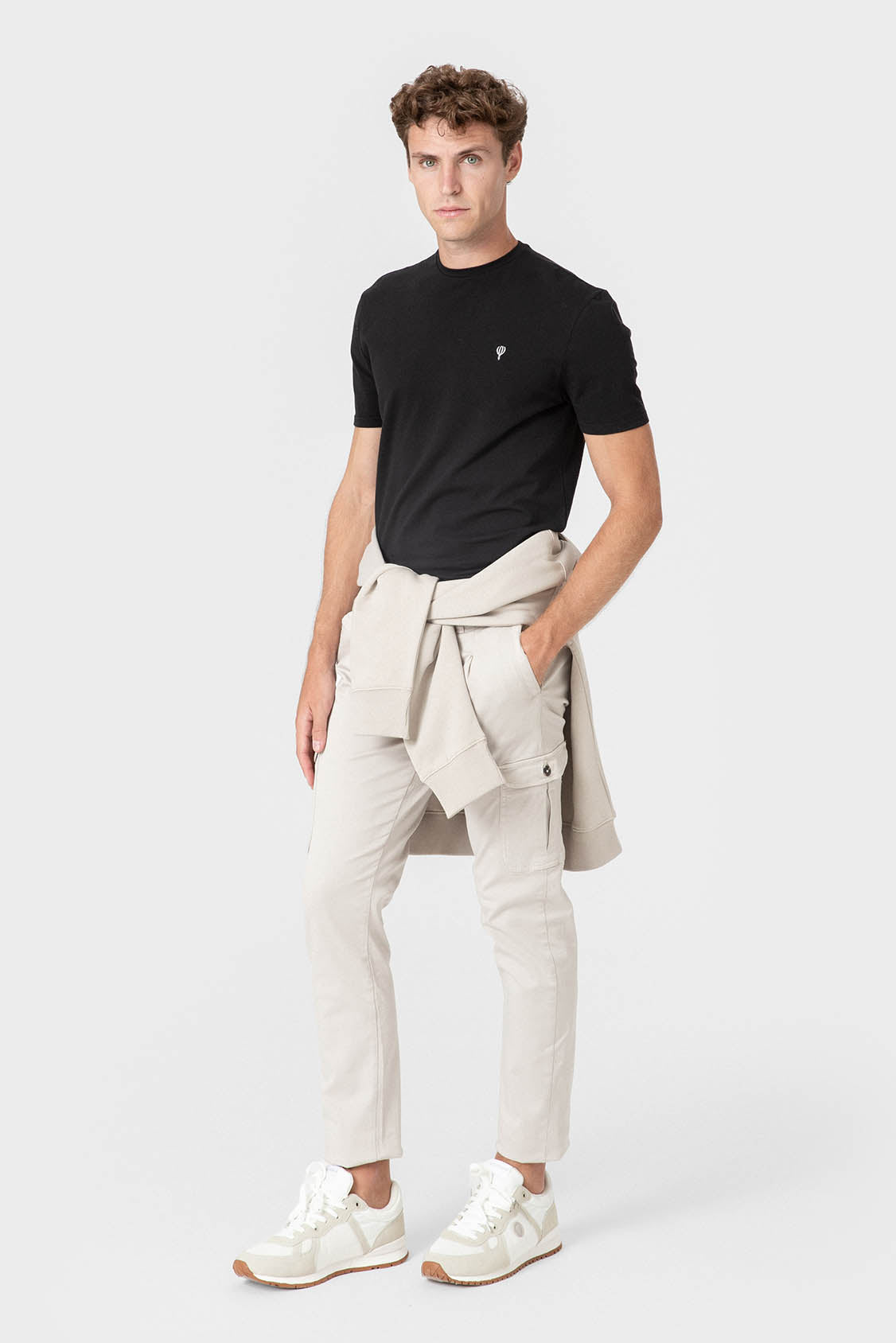 PANTALÓN CHINO SLIM PINZAS CARGO GRÍS