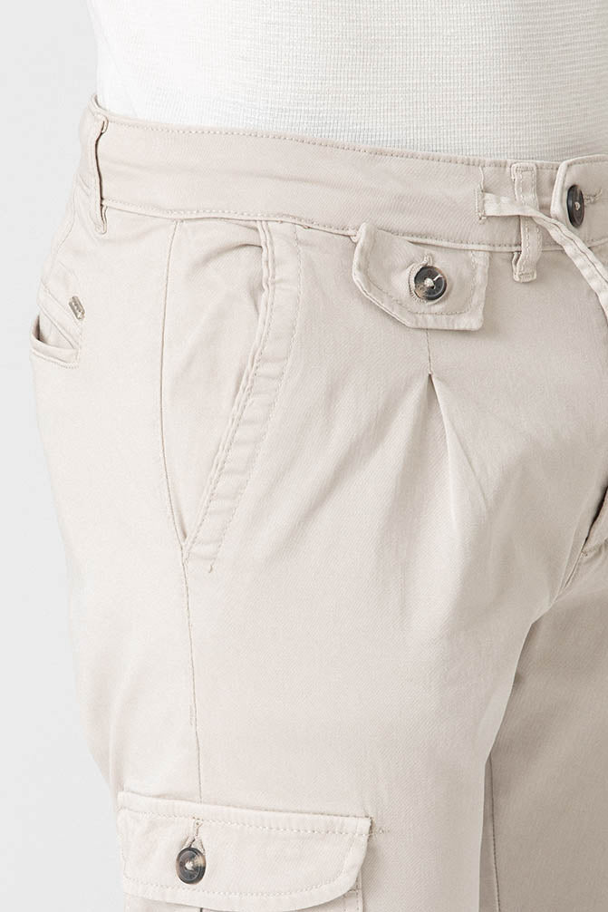 PANTALÓN CHINO SLIM PINZAS CARGO GRÍS