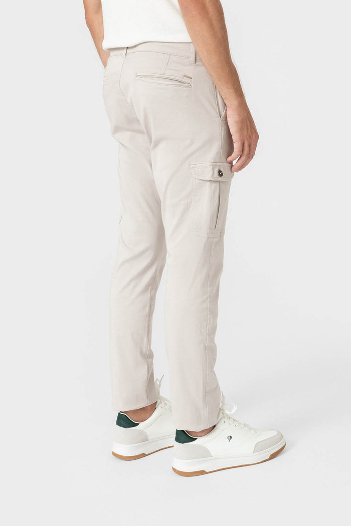 PANTALÓN CHINO SLIM PINZAS CARGO GRÍS