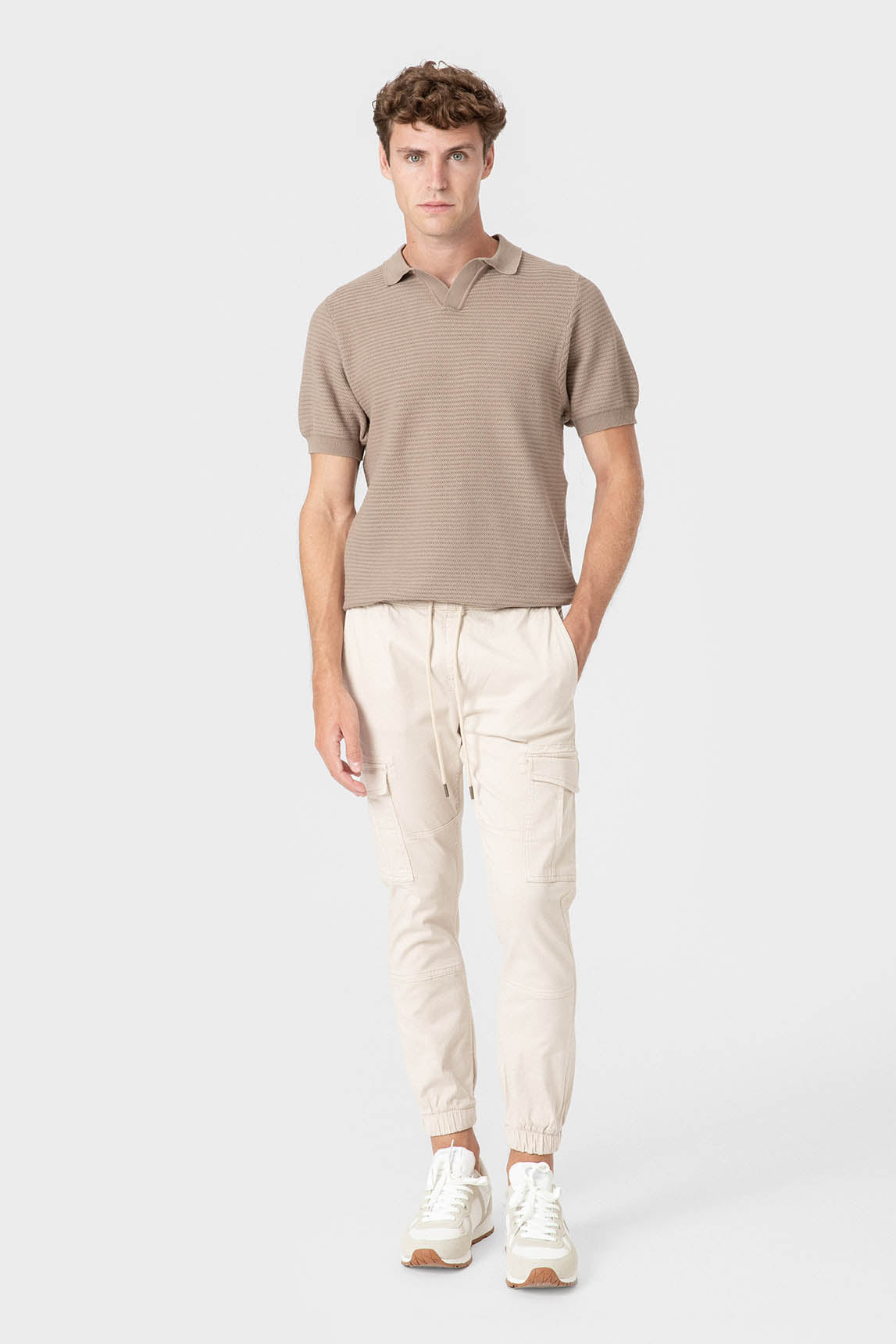 PANTALÓN JOGGER CARGO BEIGE