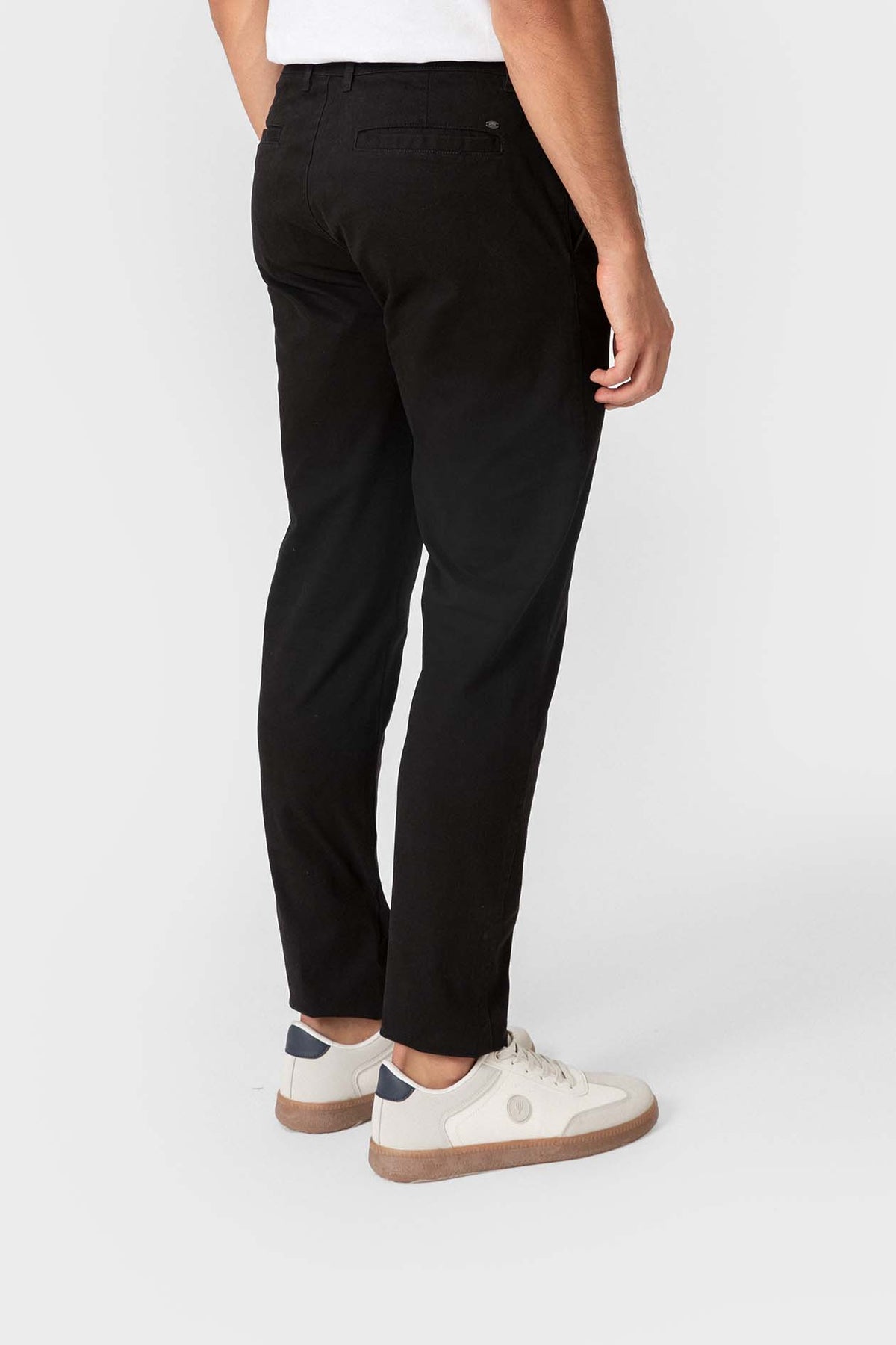 CHINO BÁSICO SLIM NEGRO