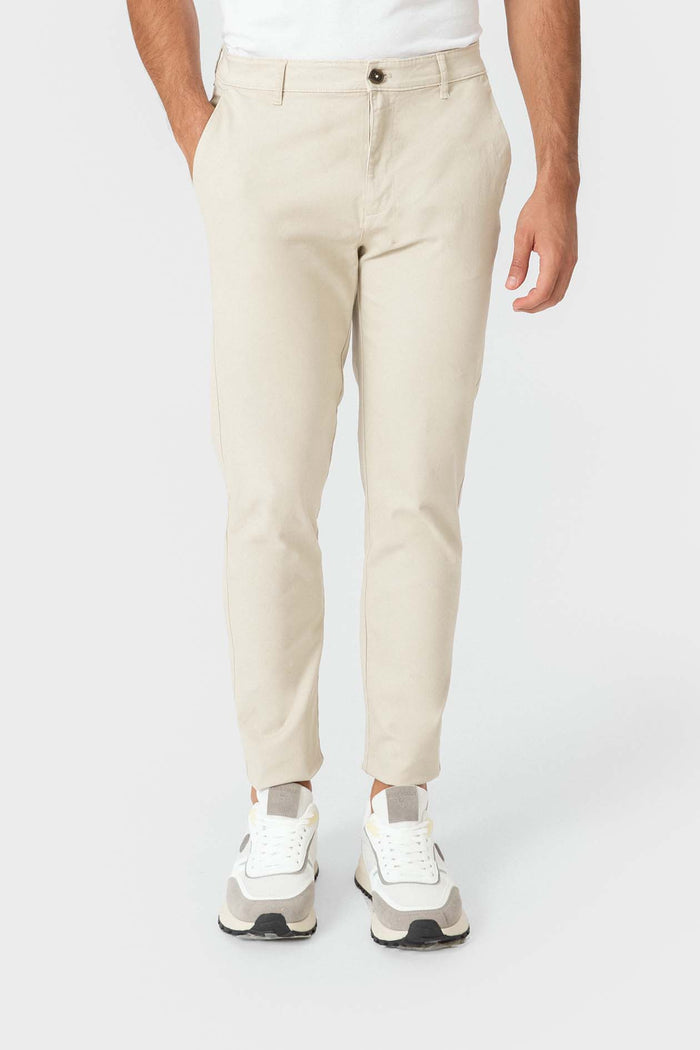 CHINO BÁSICO SLIM BEIGE CLARO