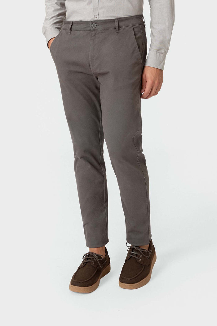 CHINO BÁSICO SLIM GRÍS
