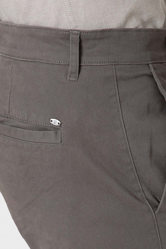 CHINO BÁSICO SLIM GRÍS