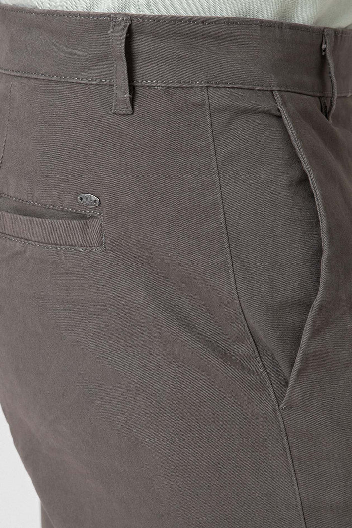 CHINO BÁSICO SLIM GRÍS