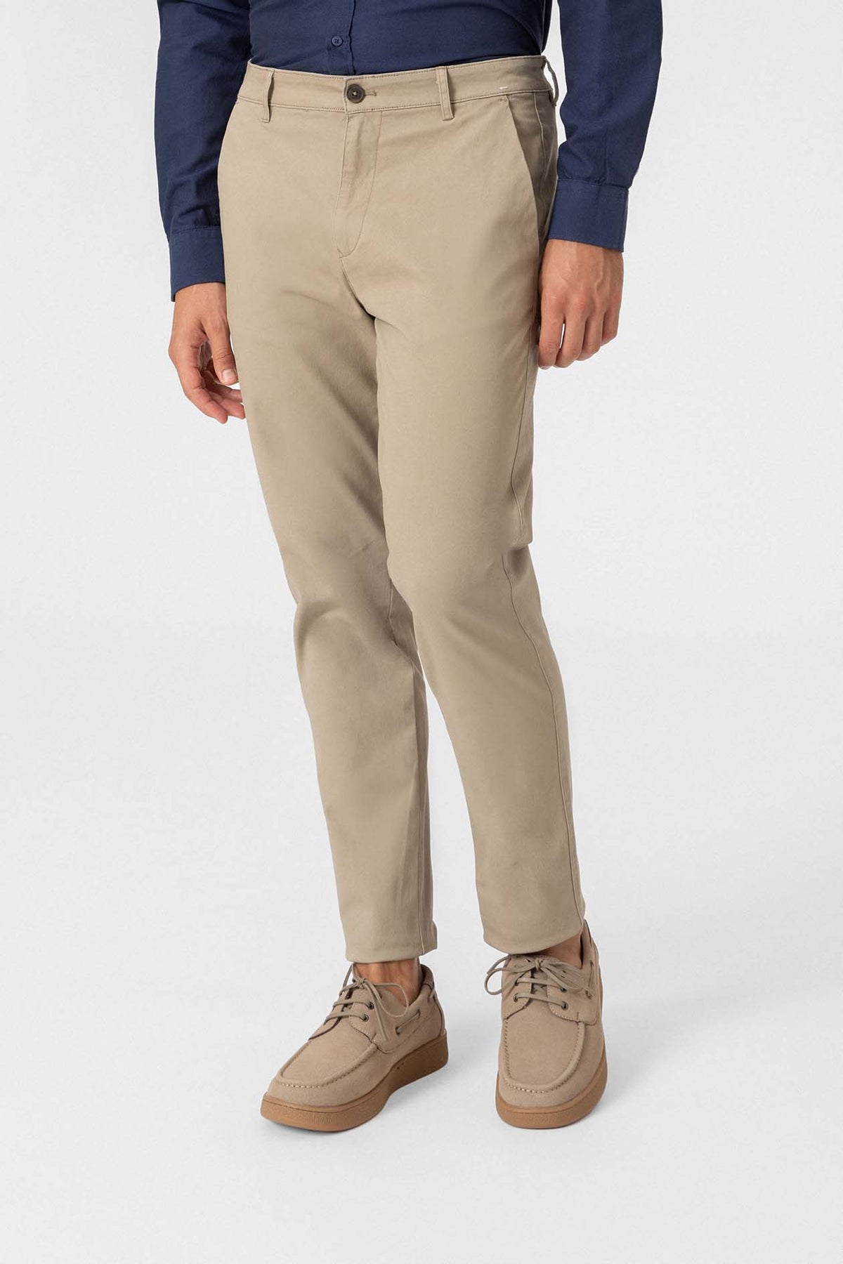 CHINO BÁSICO SLIM CÁMEL