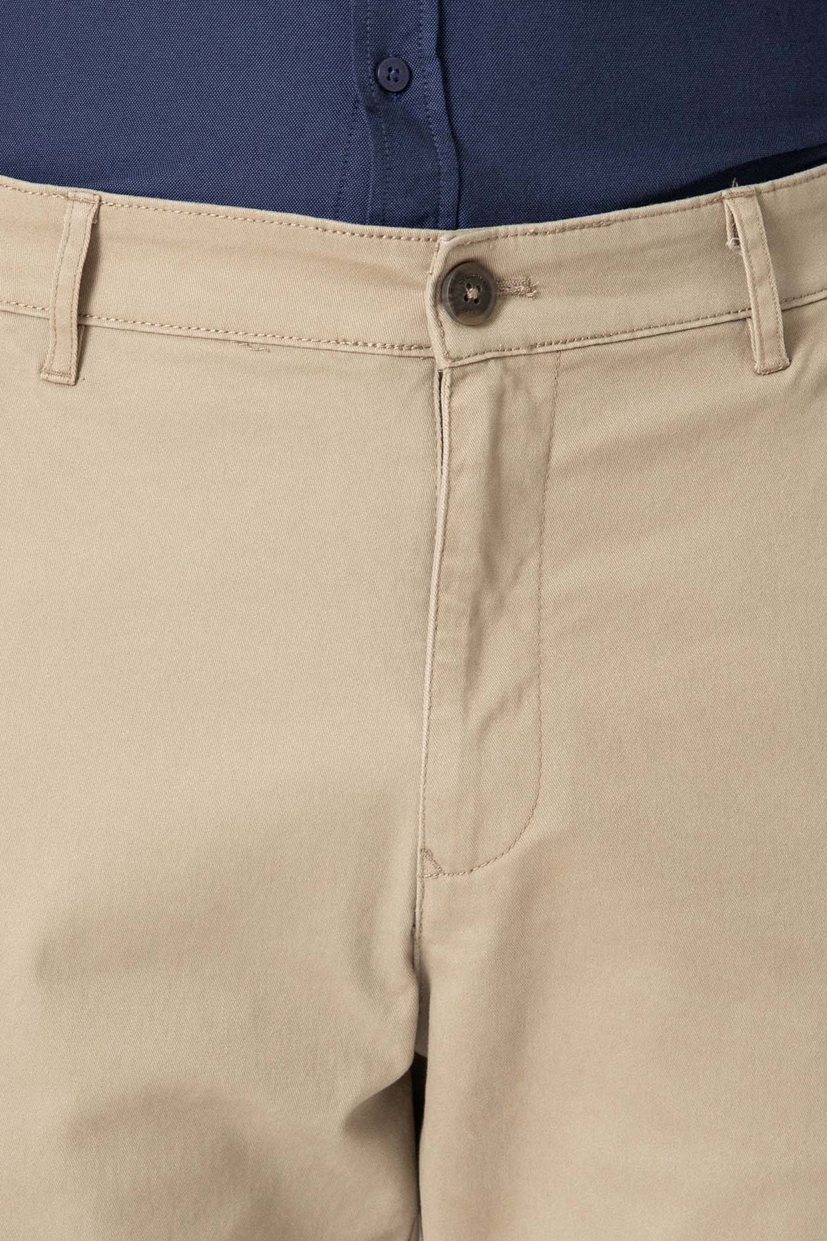 CHINO BÁSICO SLIM CÁMEL