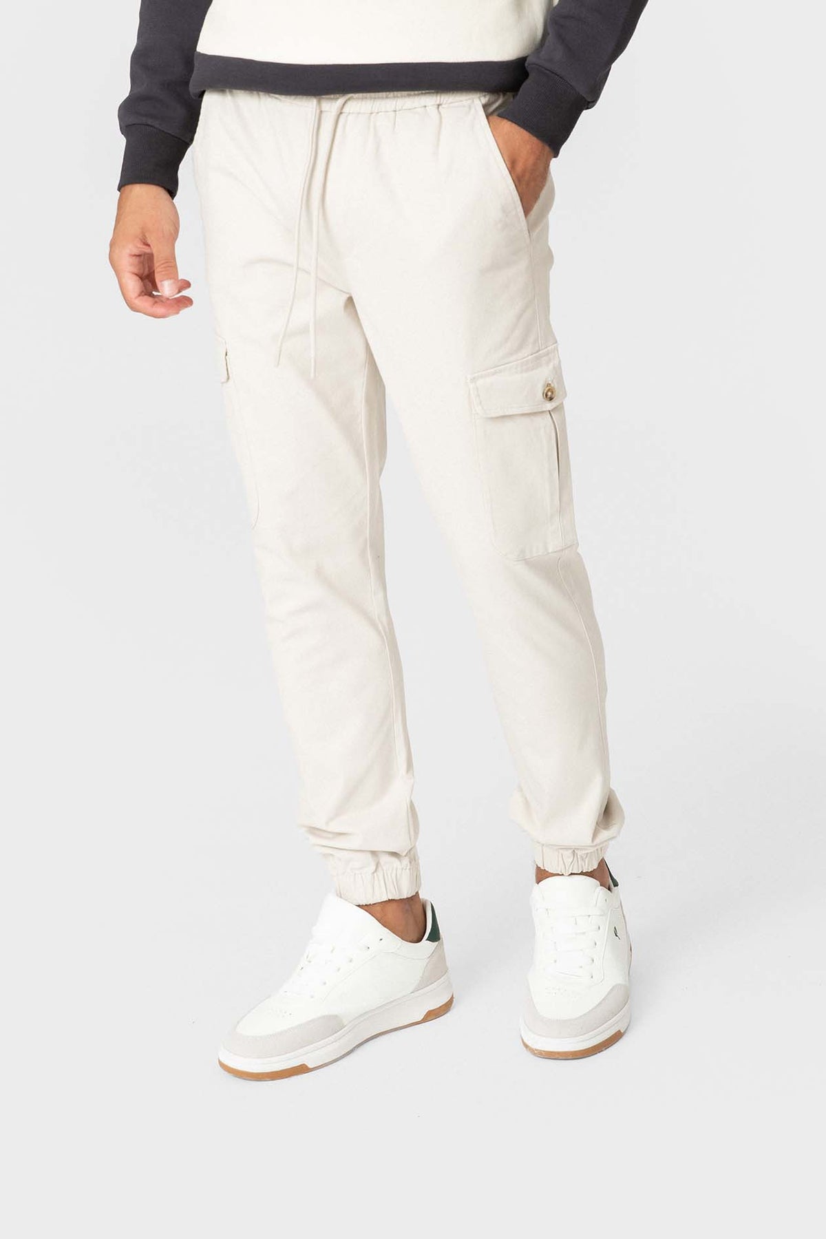 PANTALÓN JOGGER CARGO BEIGE