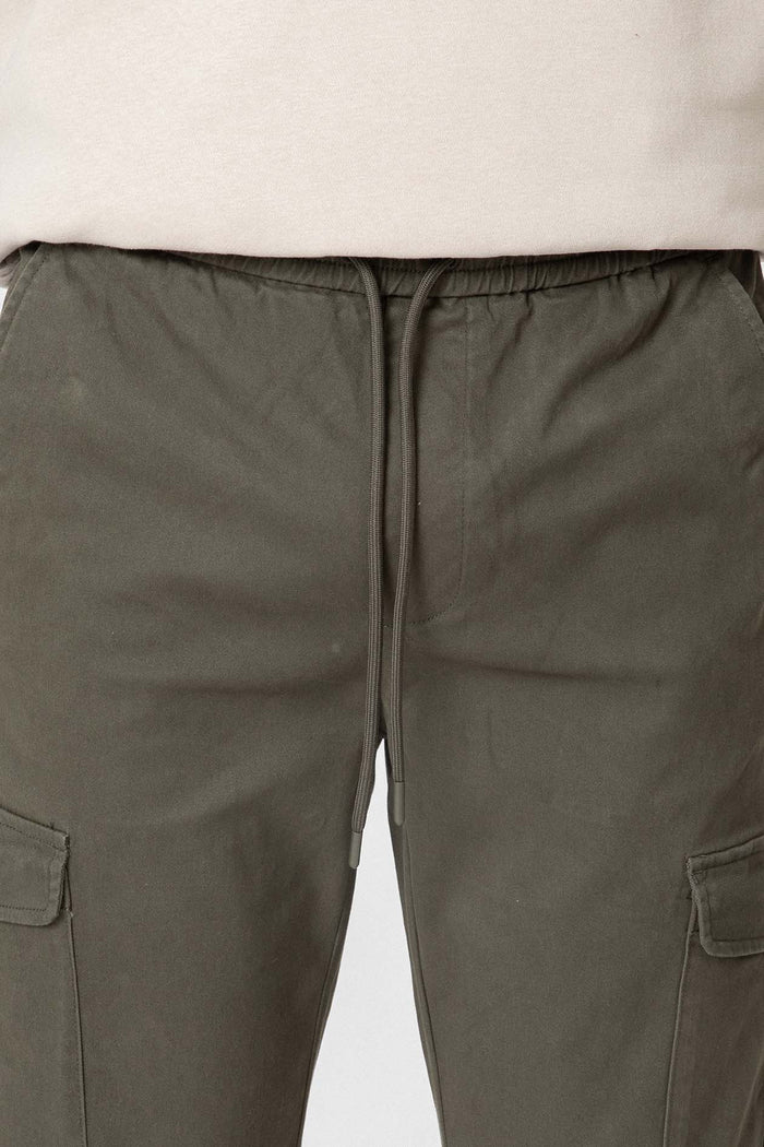 PANTALÓN JOGGER CARGO KAKI