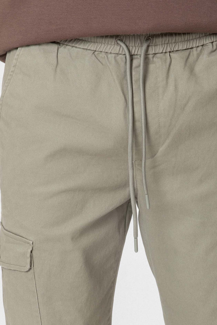 HOSE CHINO CARGO MIT GUMMIZUG GRÜN