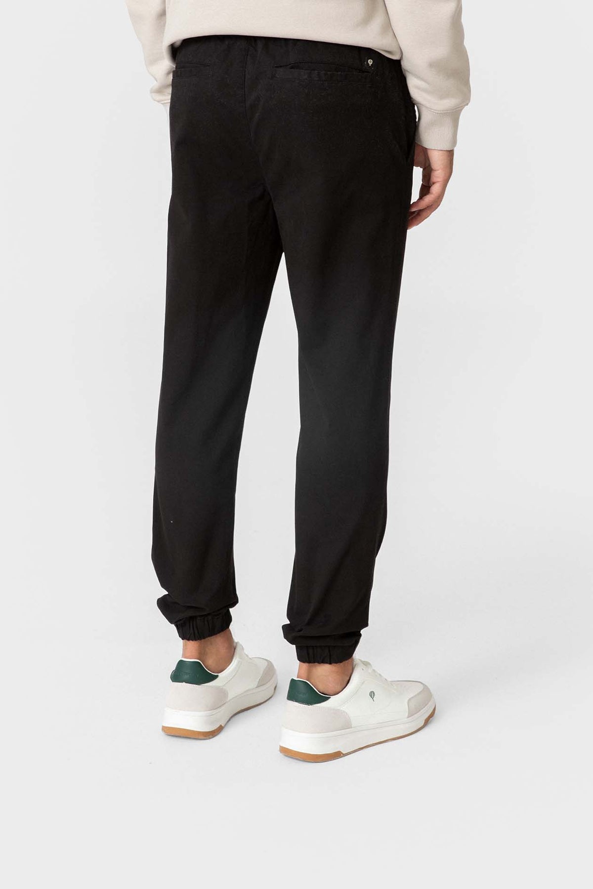 PANTALÓN JOGGER NEGRO