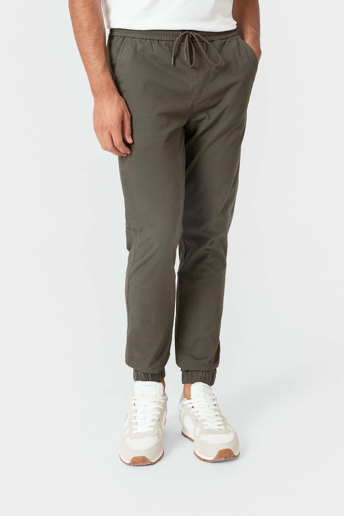 PANTALÓN JOGGER CASUAL KAKI