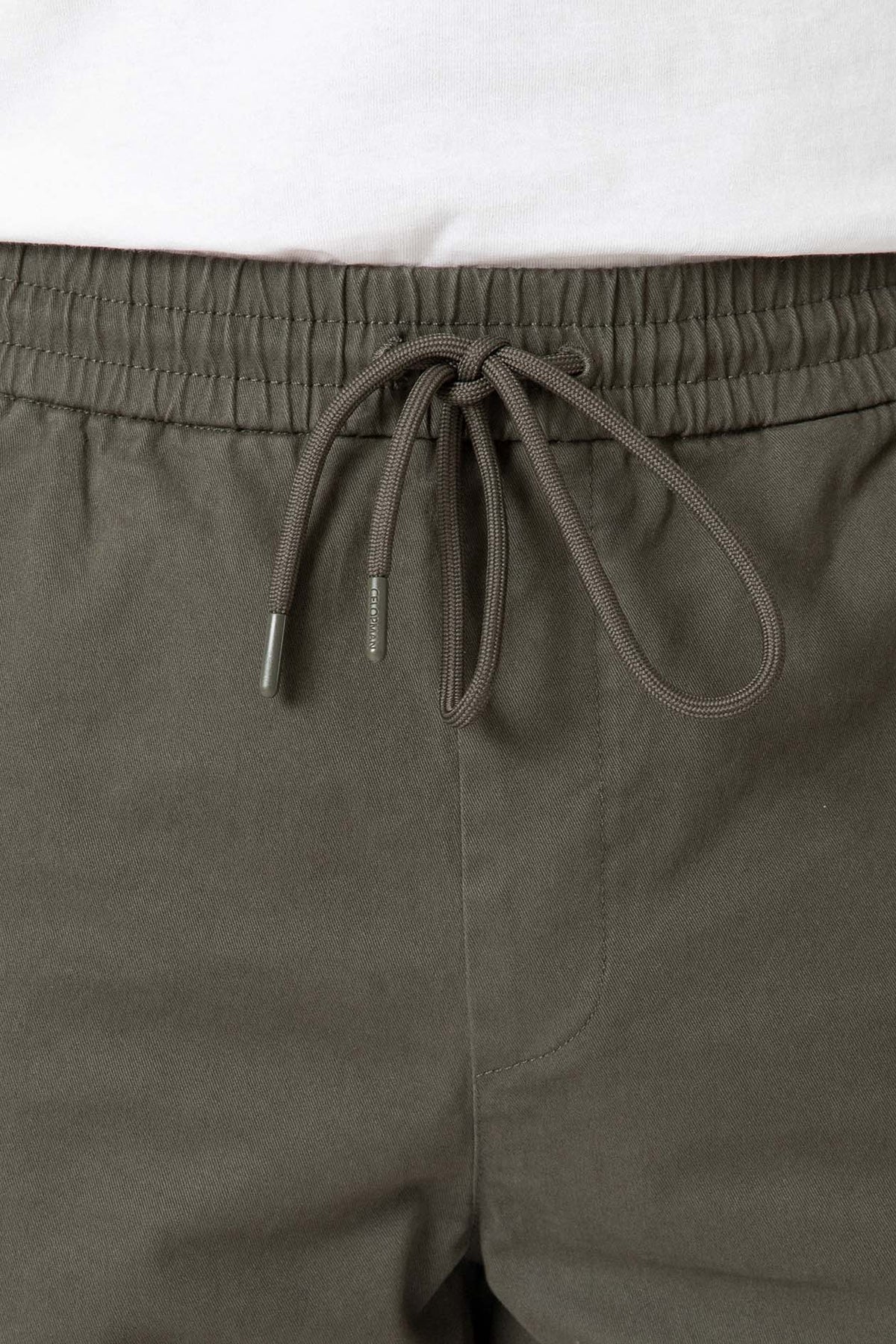 PANTALÓN JOGGER CASUAL KAKI