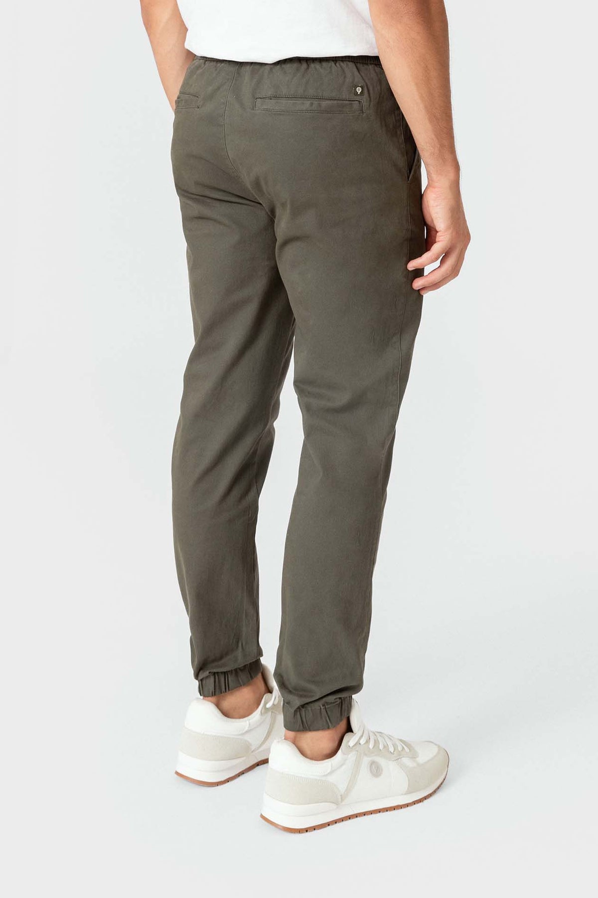 PANTALÓN JOGGER CASUAL KAKI