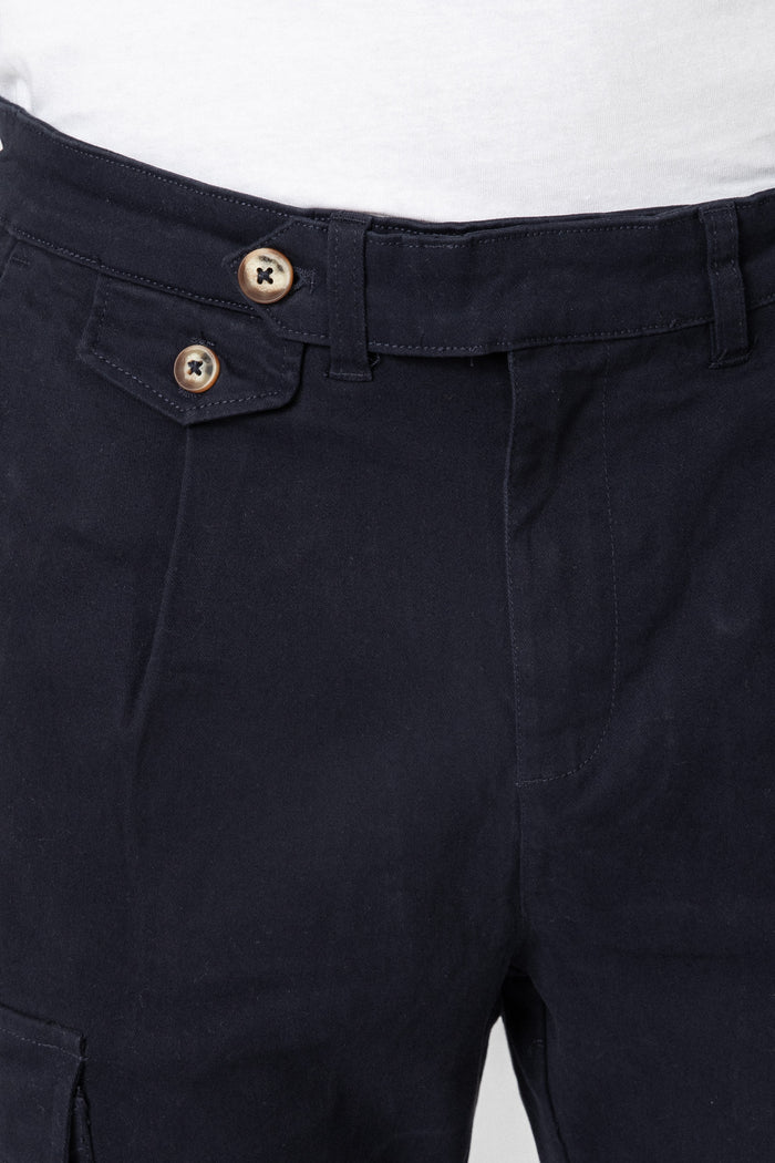 PANTALÓN CHINO CARGO PINZAS MARINO