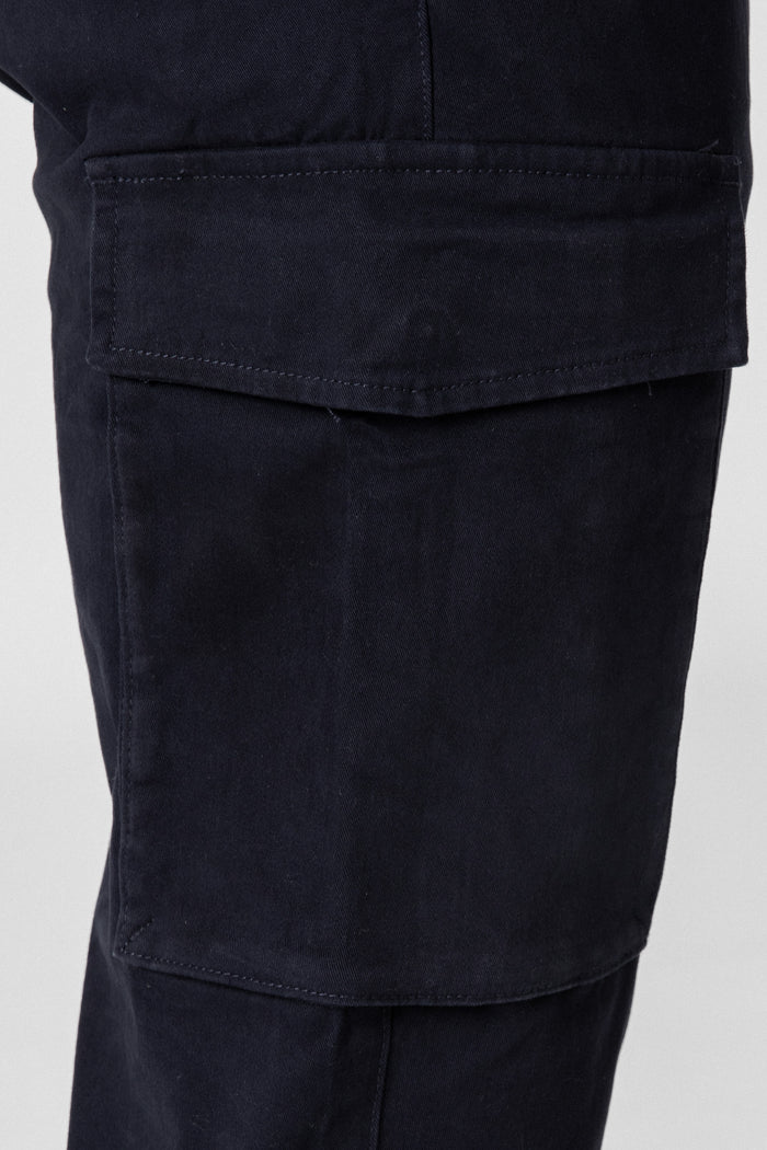 PANTALÓN CHINO CARGO PINZAS MARINO