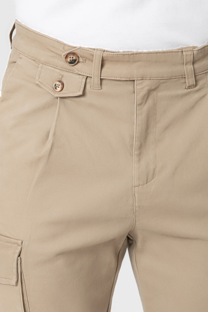 PANTALÓN CHINO CARGO PINZAS BEIGE