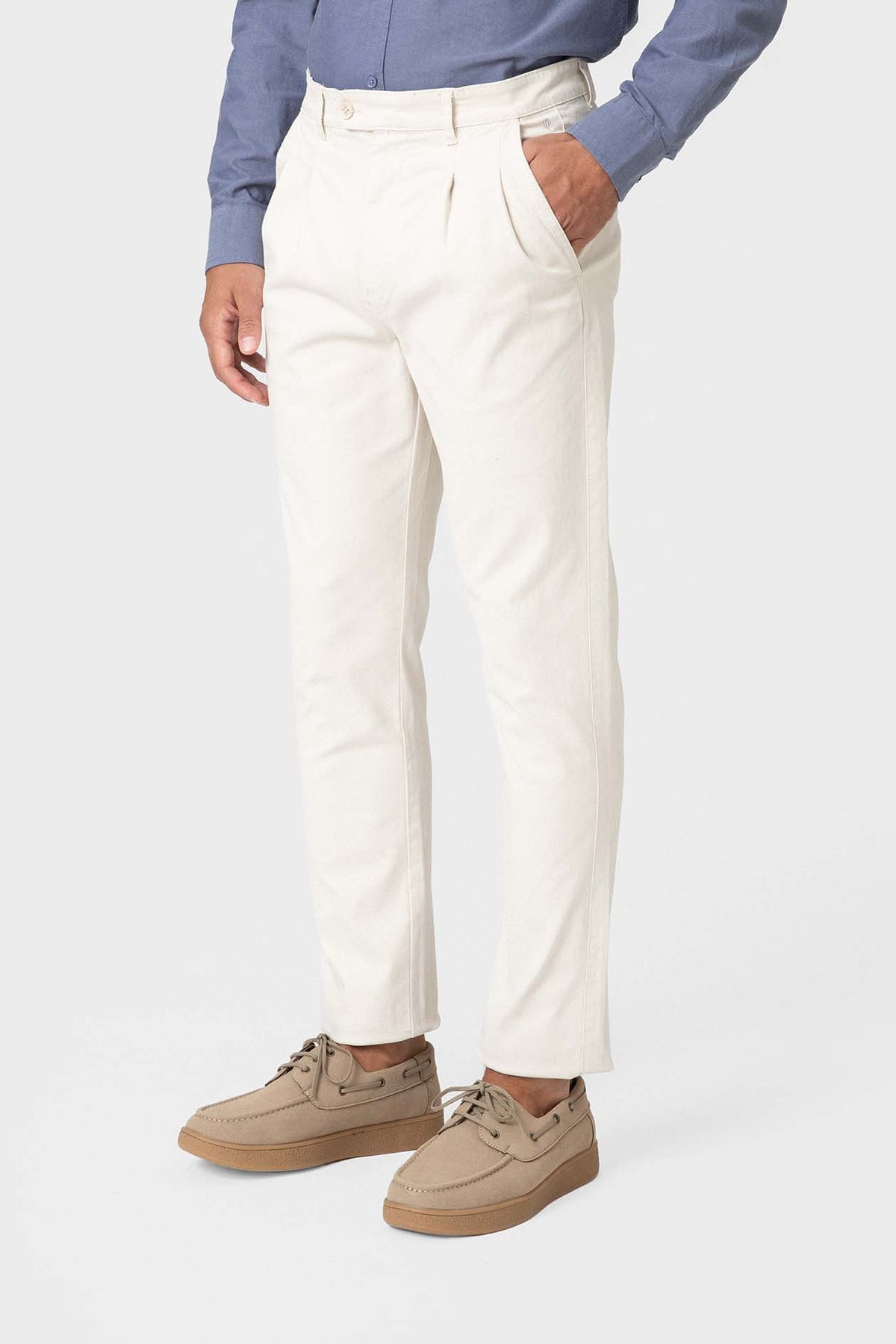 PANTALÓN CHINO PINZAS BEIGE