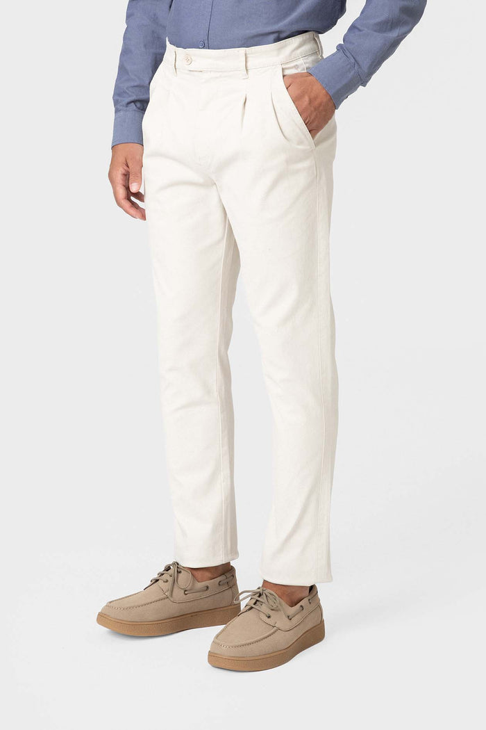 PANTALÓN CHINO PINZAS BEIGE