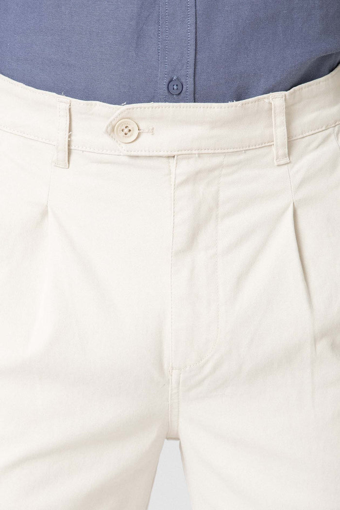 PANTALÓN CHINO PINZAS BEIGE
