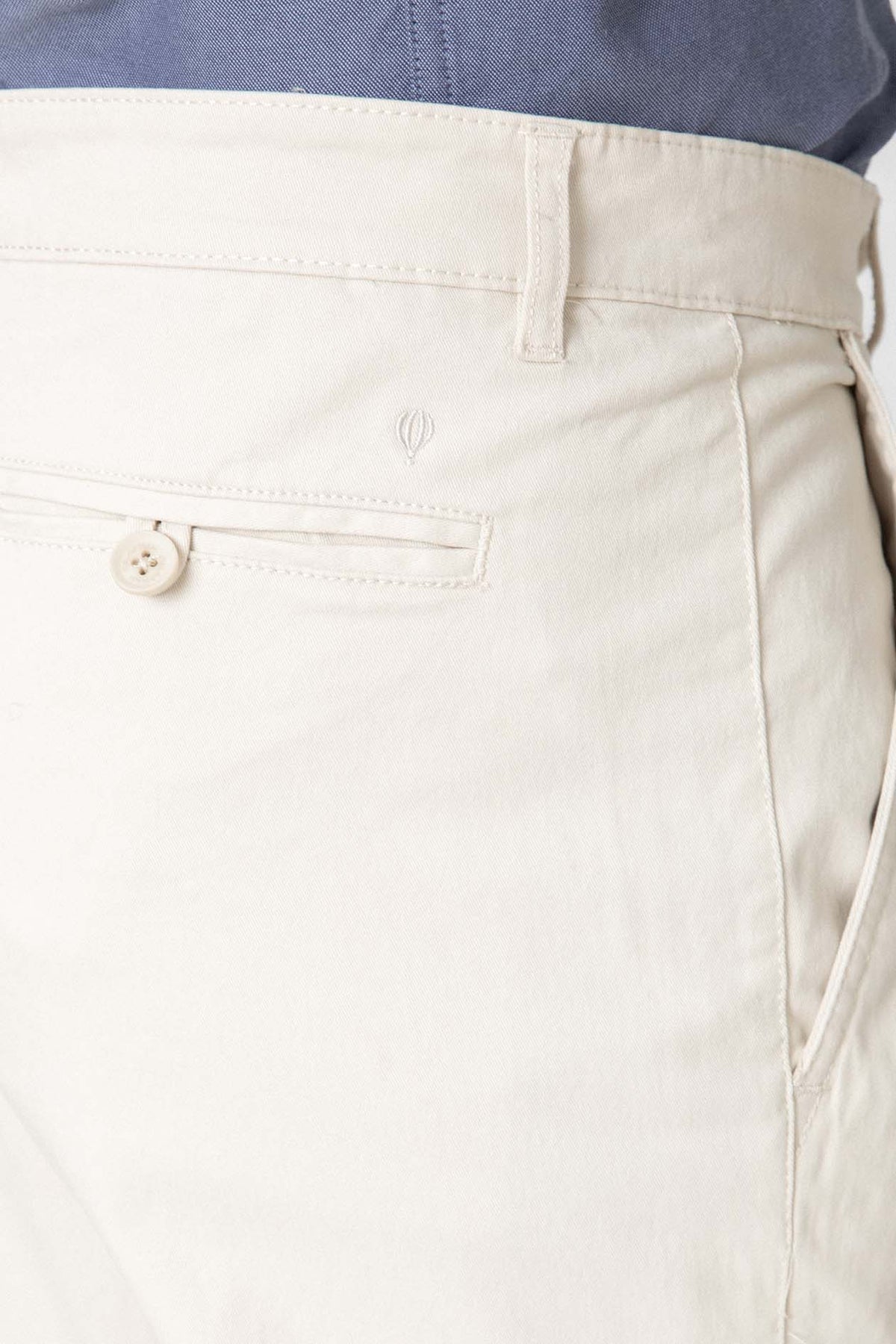 PANTALÓN CHINO PINZAS BEIGE
