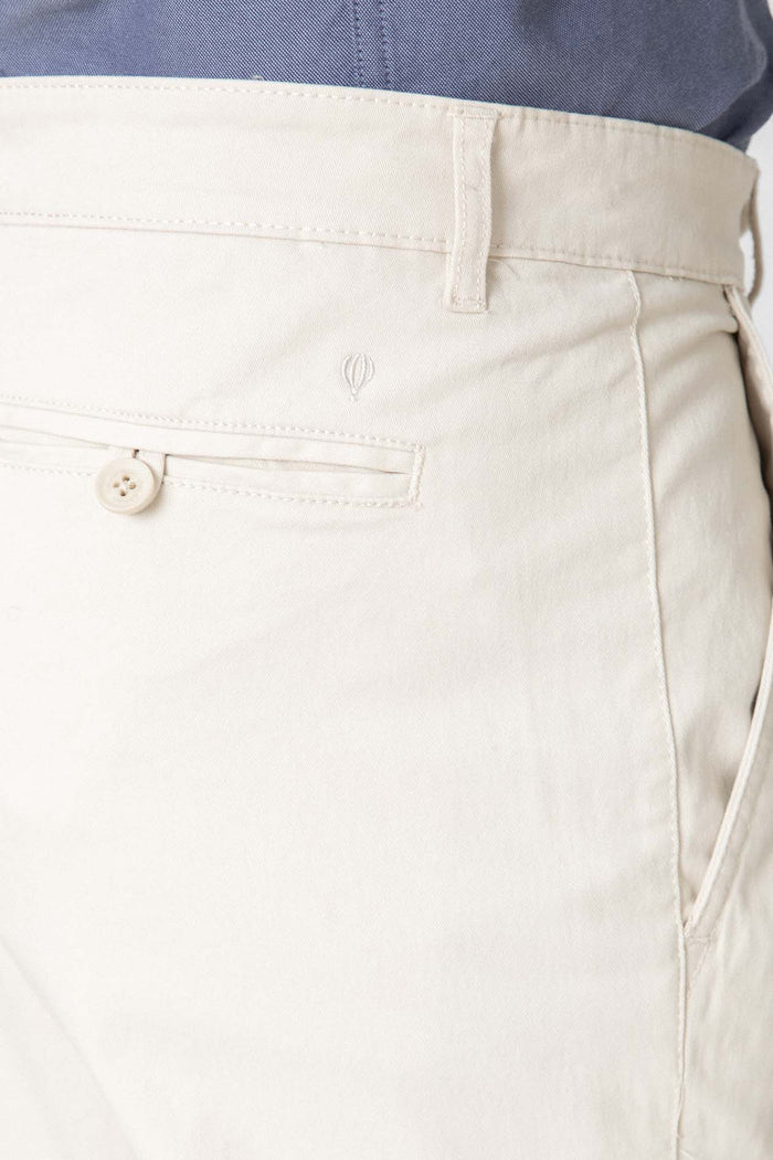 PANTALÓN CHINO PINZAS BEIGE