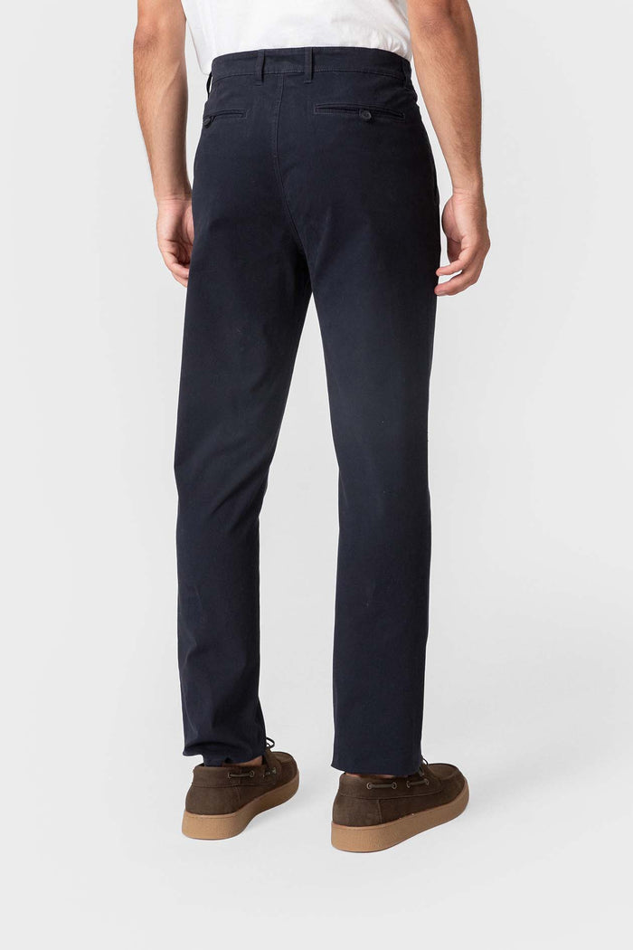 PANTALÓN CHINO PINZAS AZUL