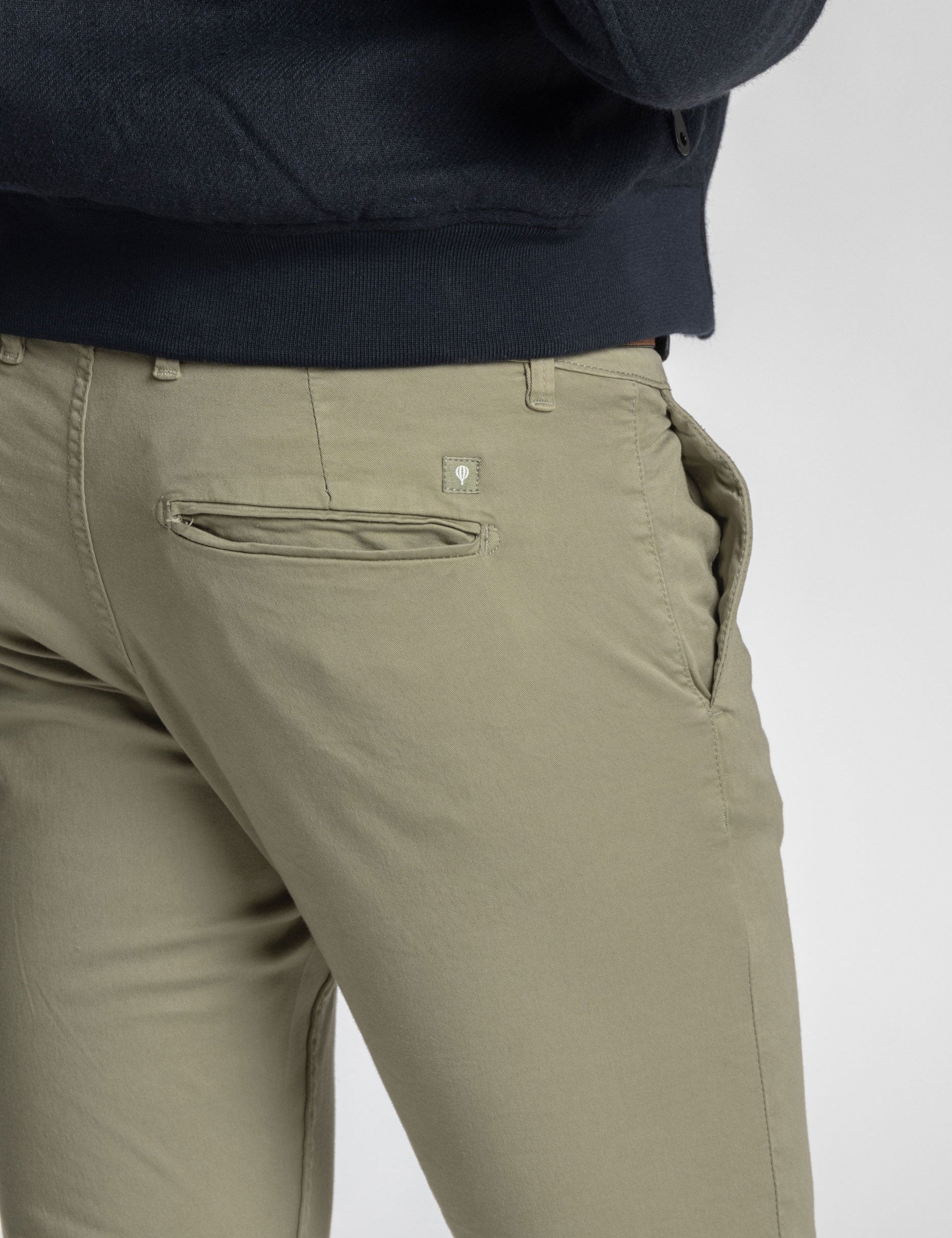 CHINO BÁSICO SKINNY VERDE